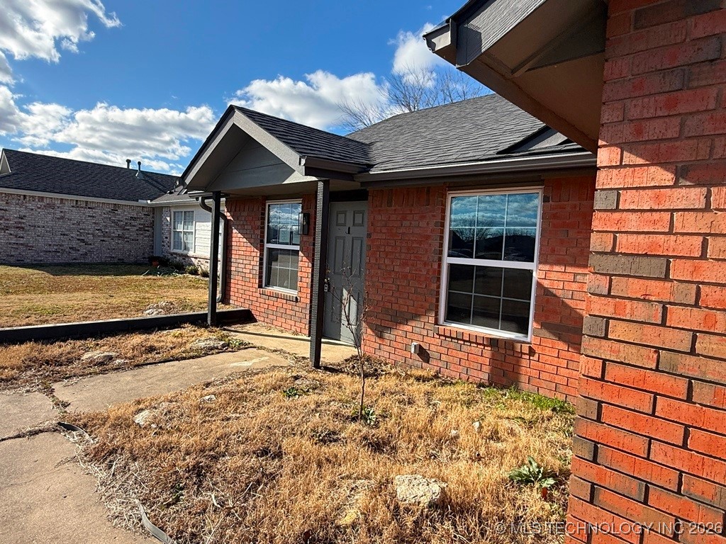 9924 N 44th East Avenue Property Photo 4