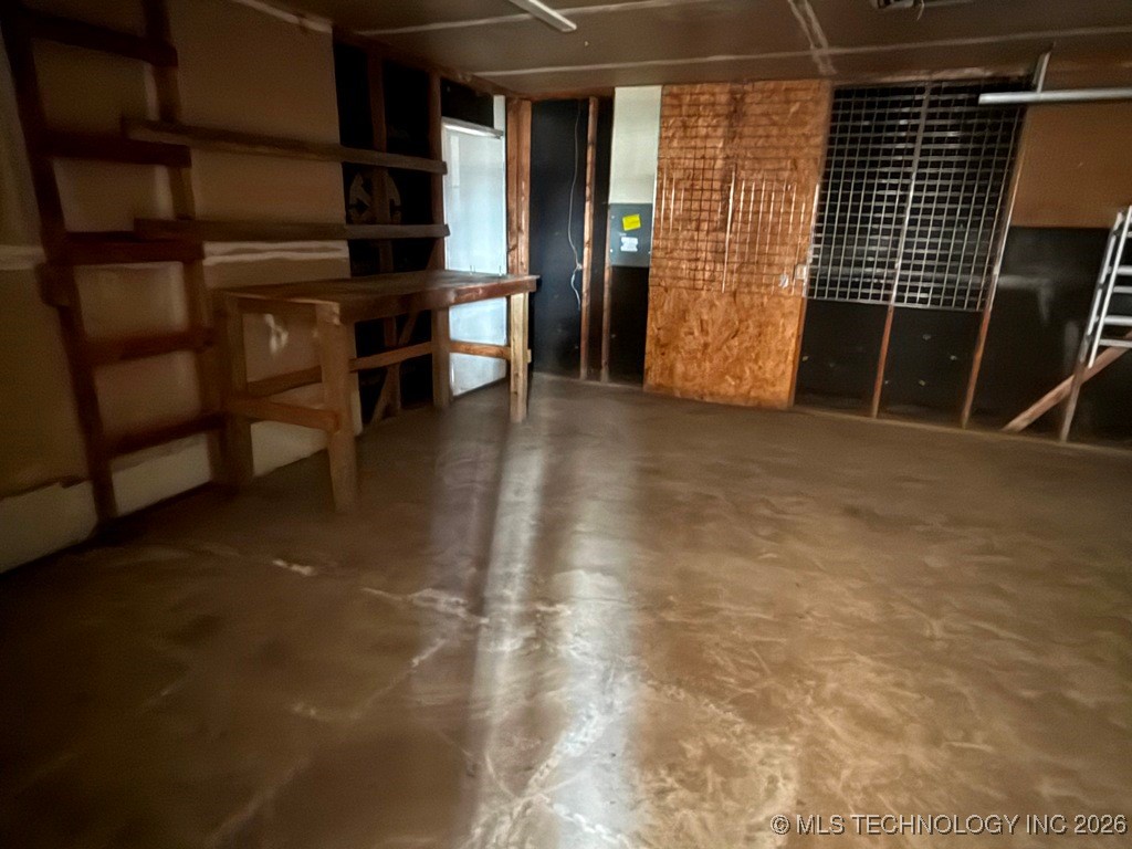 9924 N 44th East Avenue Property Photo 8