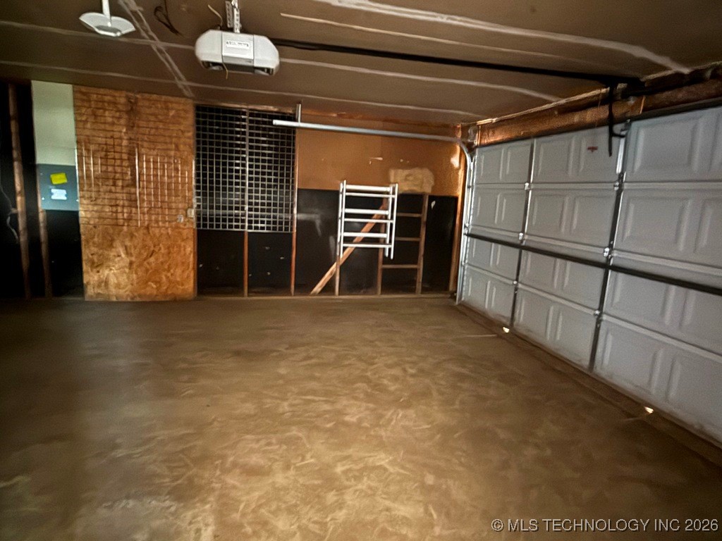 9924 N 44th East Avenue Property Photo 9