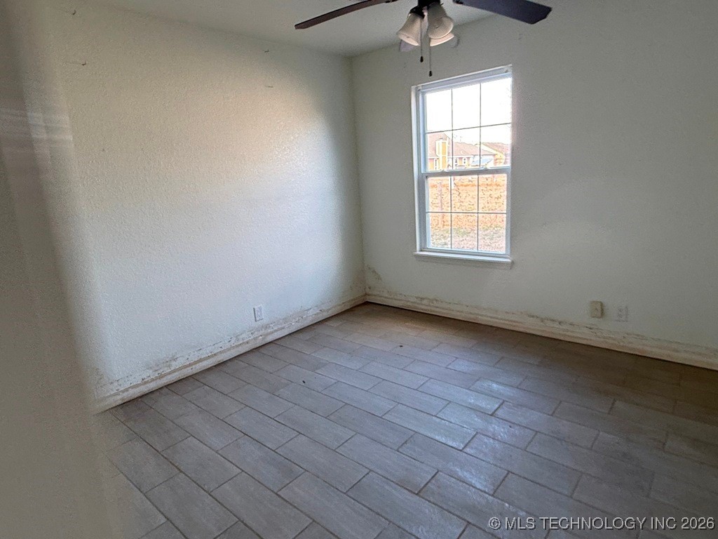 9924 N 44th East Avenue Property Photo 13