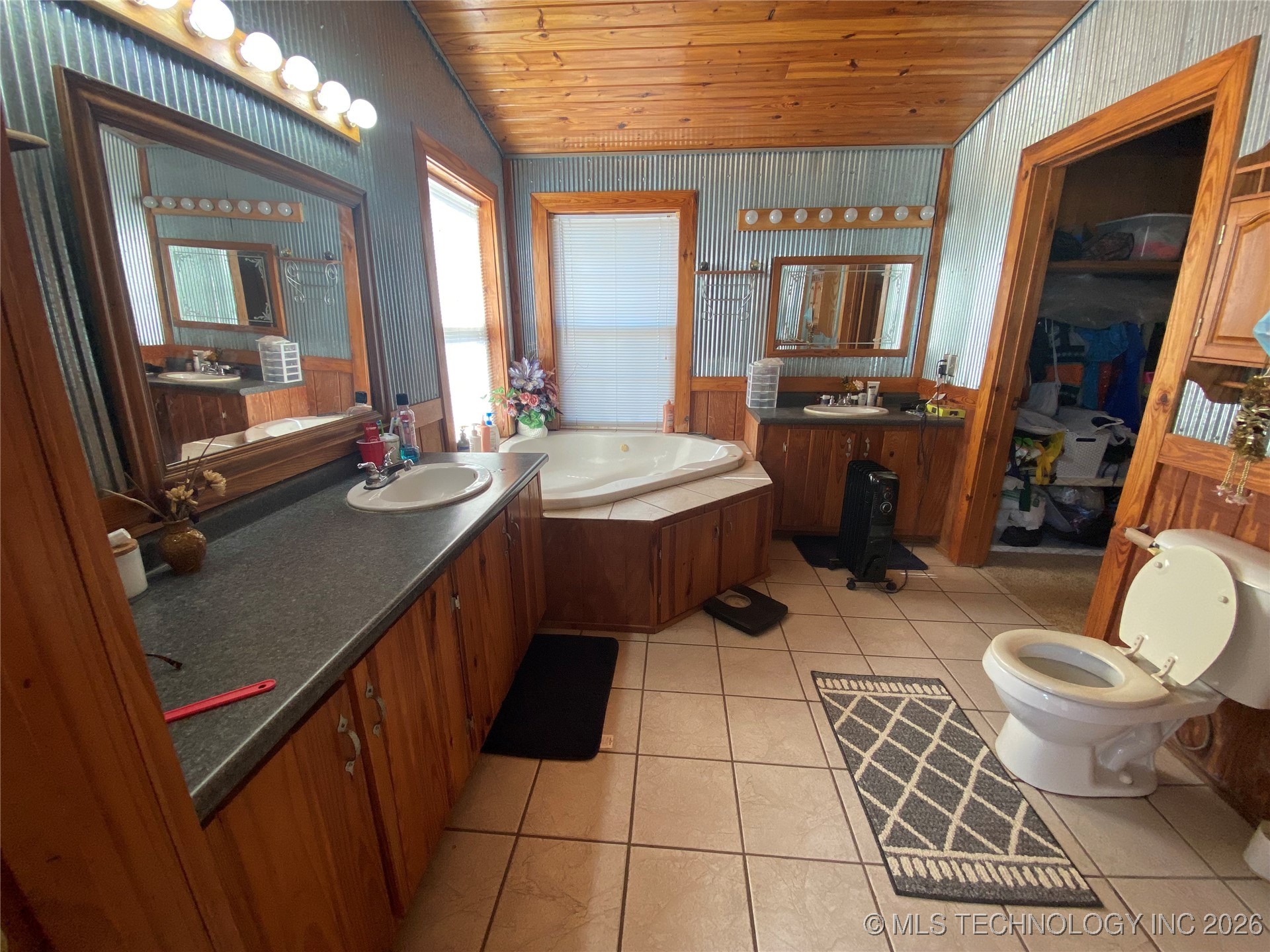 20218 E 430 Road Property Photo 6