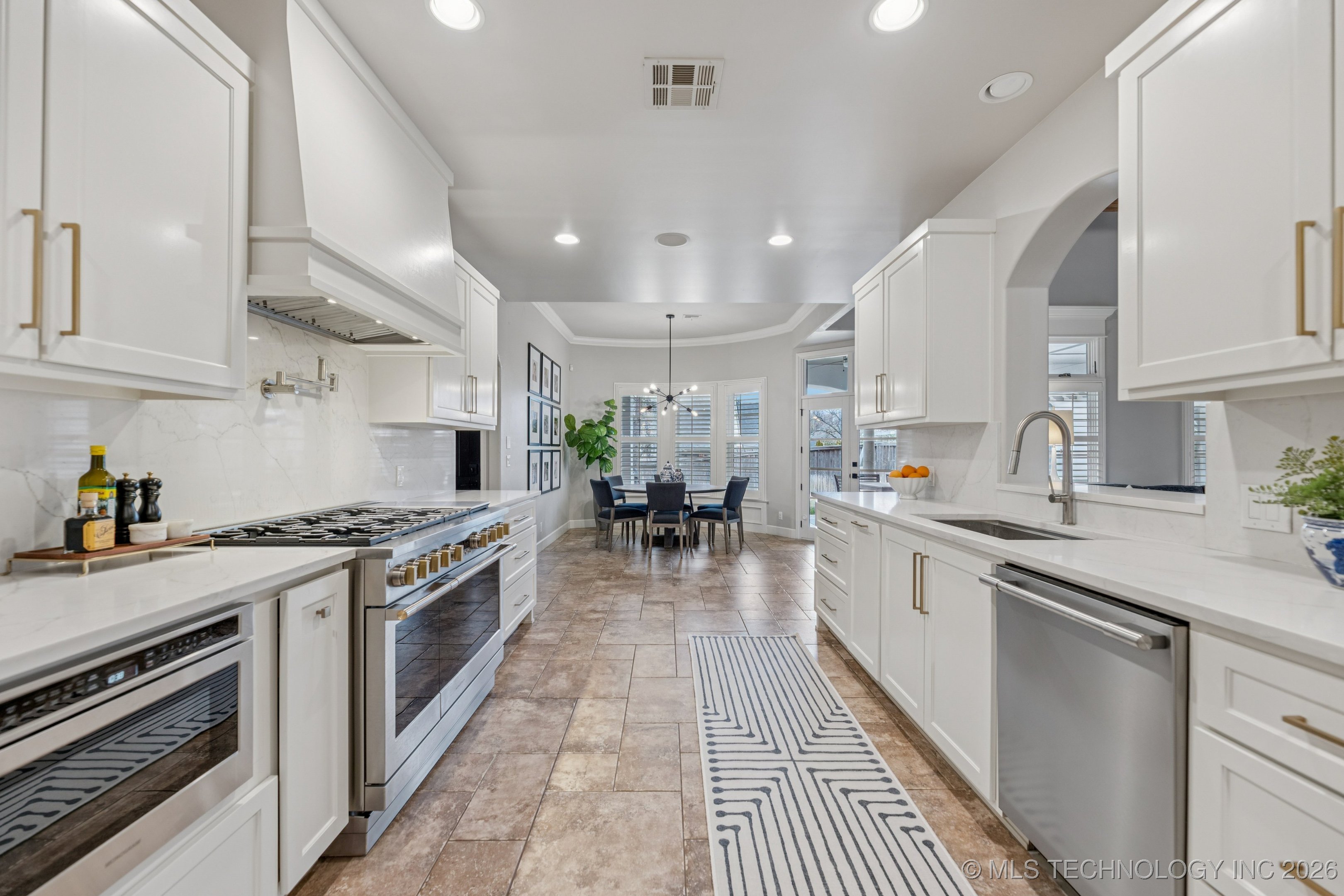 10628 S Mulberry Street Property Photo 8