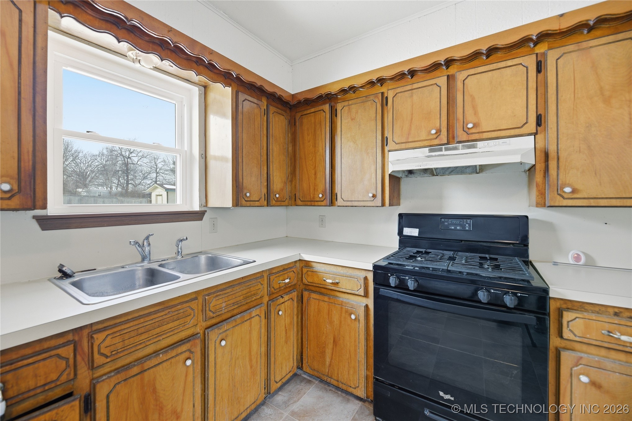 17564 W Grandview Drive Property Photo 3