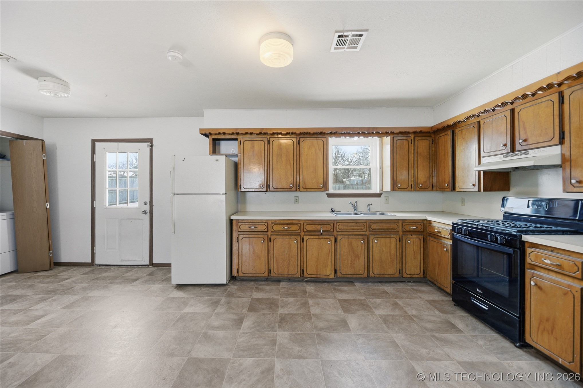 17564 W Grandview Drive Property Photo 10