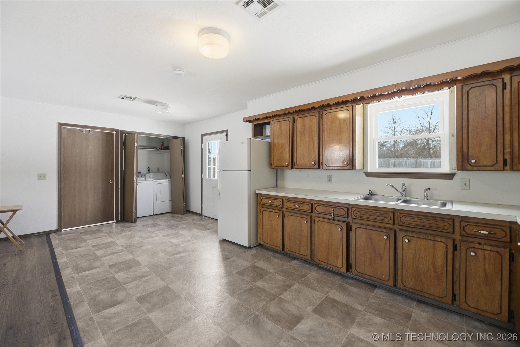 17564 W Grandview Drive Property Photo 11