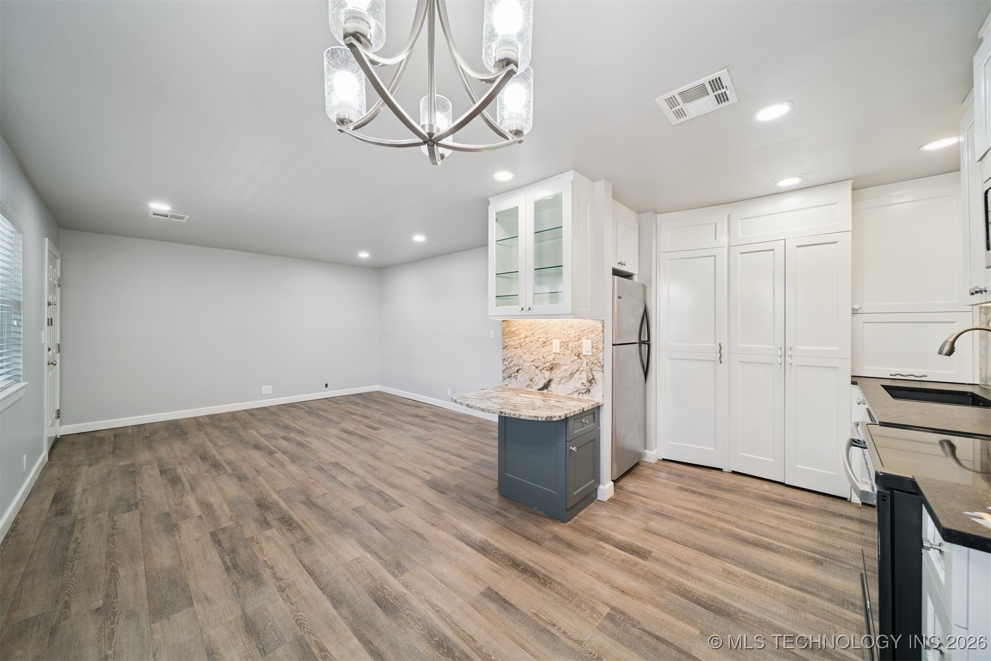 3701 Riverside Drive 14 Property Photo 8