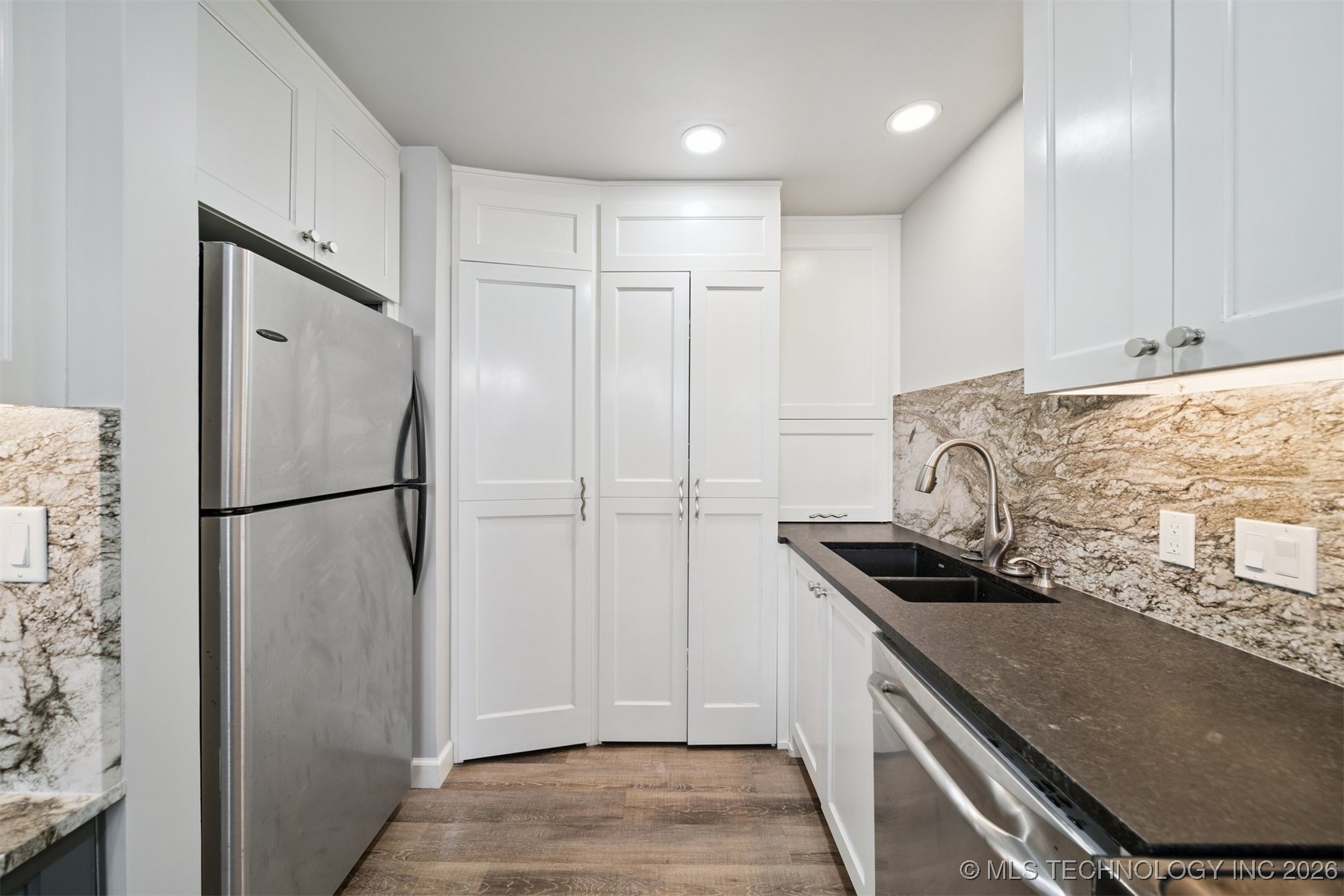 3701 Riverside Drive 14 Property Photo 9