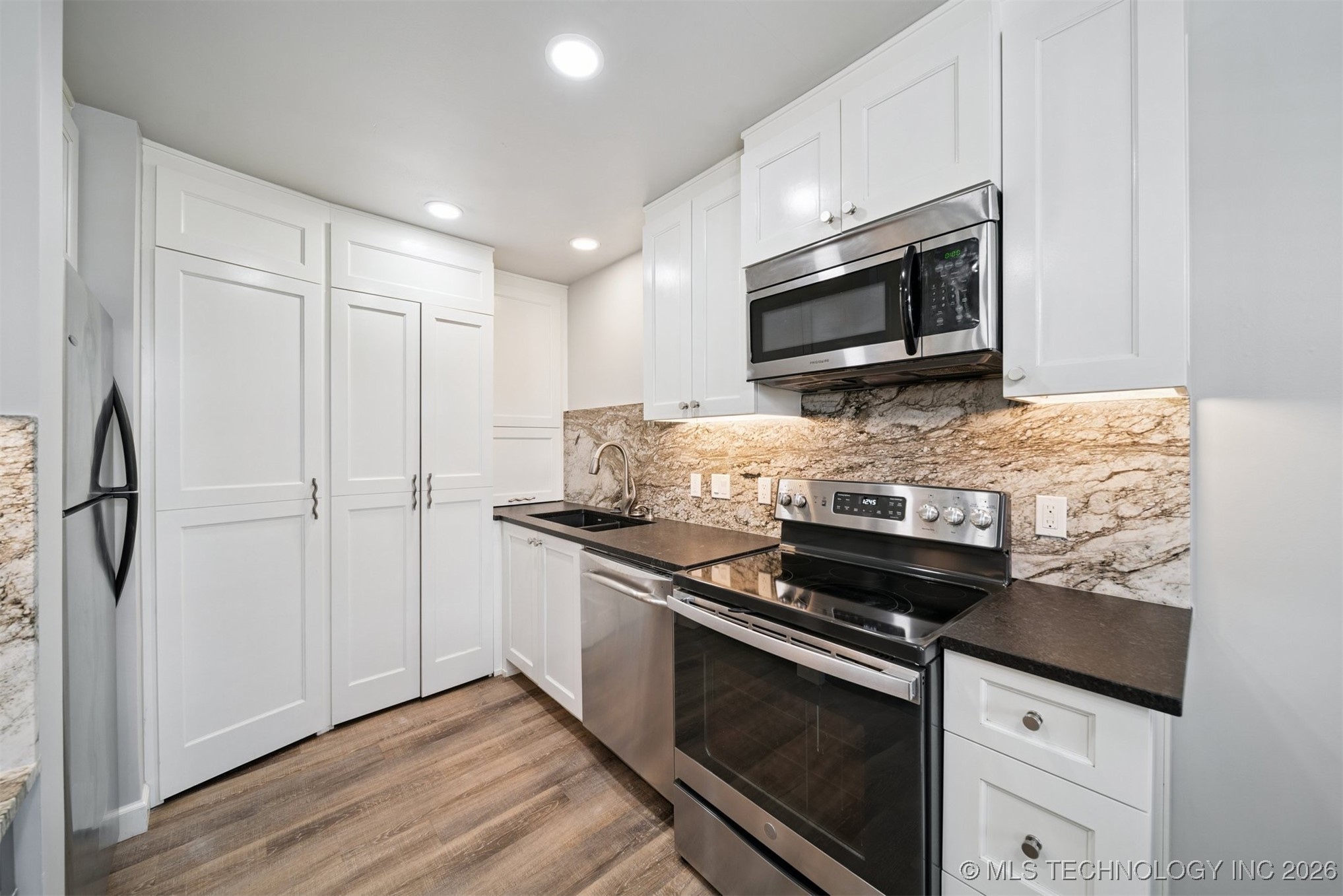 3701 Riverside Drive 14 Property Photo 10