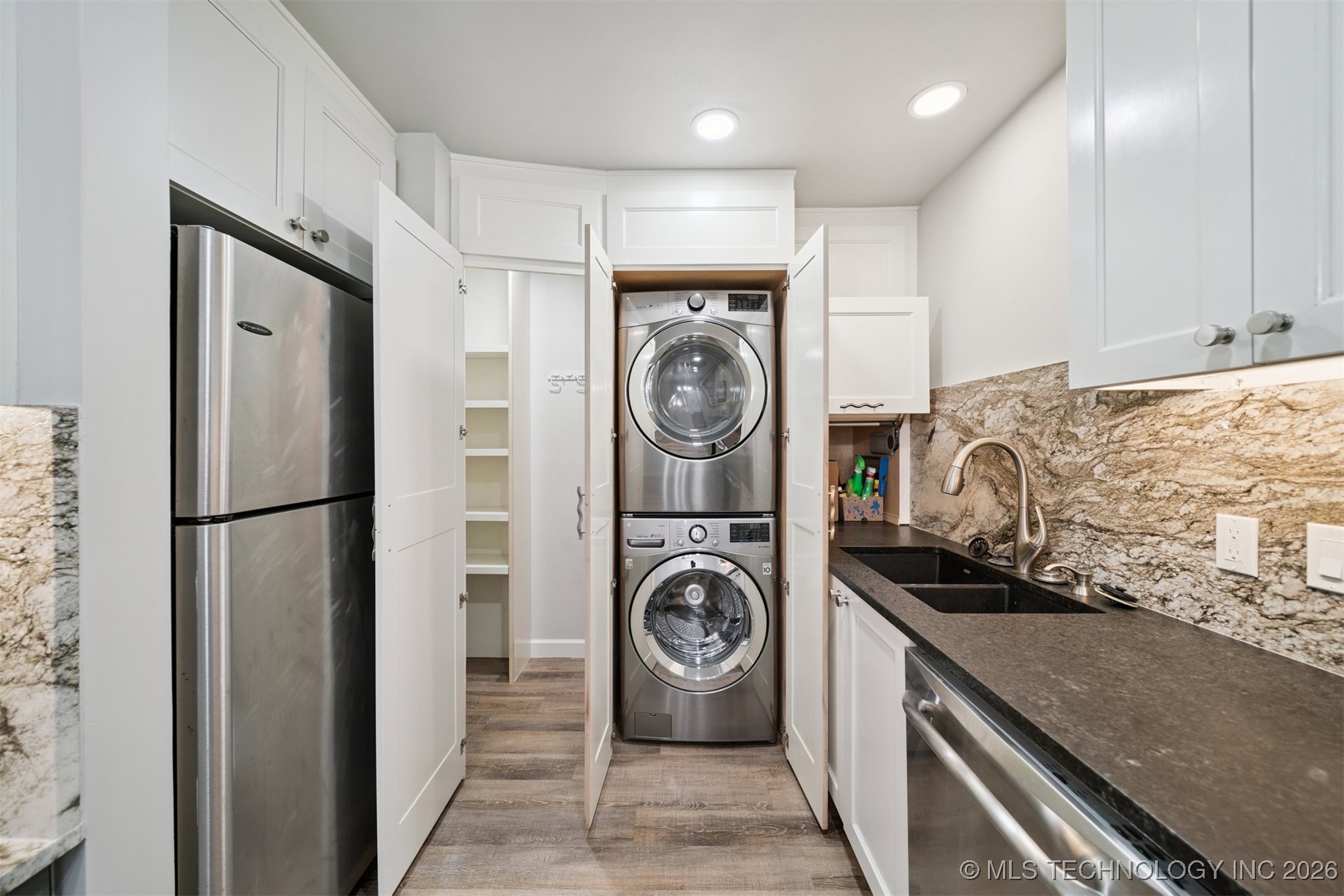 3701 Riverside Drive 14 Property Photo 12