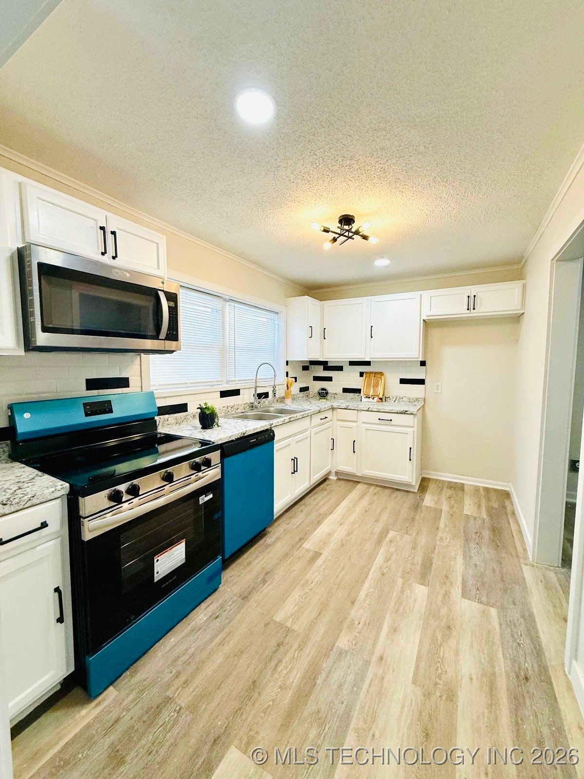 554 E 48th Place N Property Photo 7