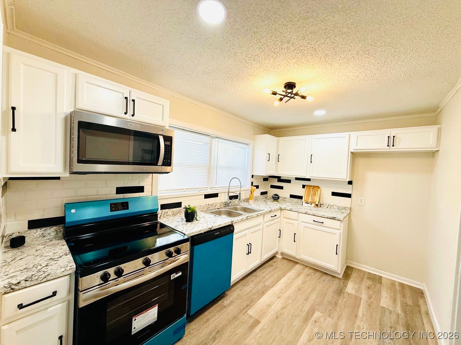 554 E 48th Place N Property Photo 8