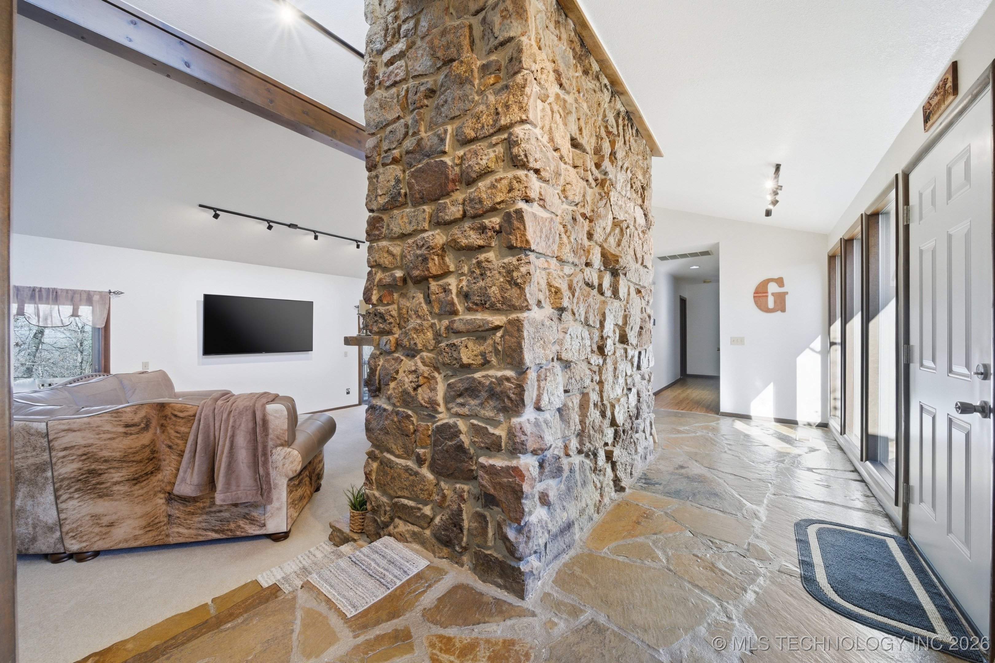 7360 River Ridge Road Property Photo 5