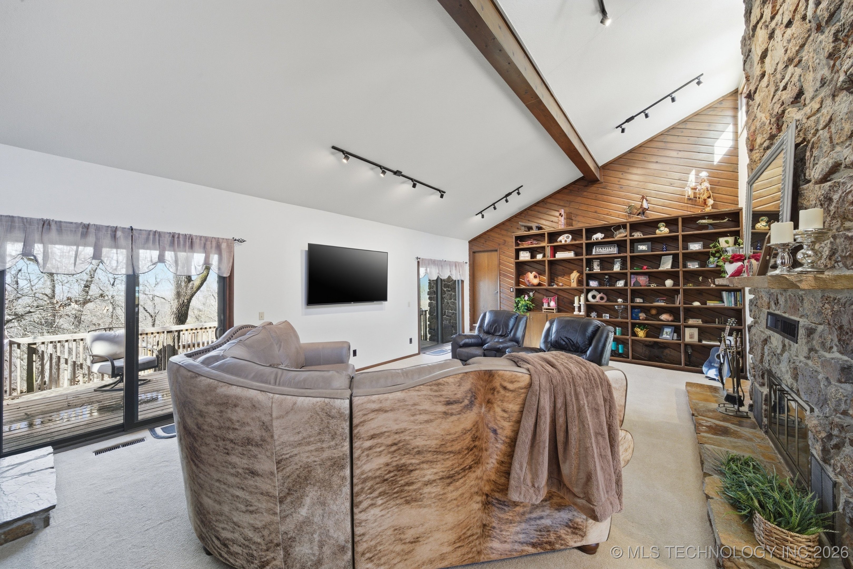 7360 River Ridge Road Property Photo 6