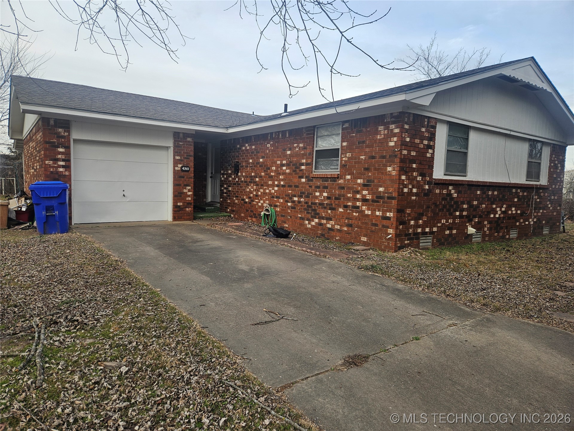 4310 E 75th Street N Property Photo 2