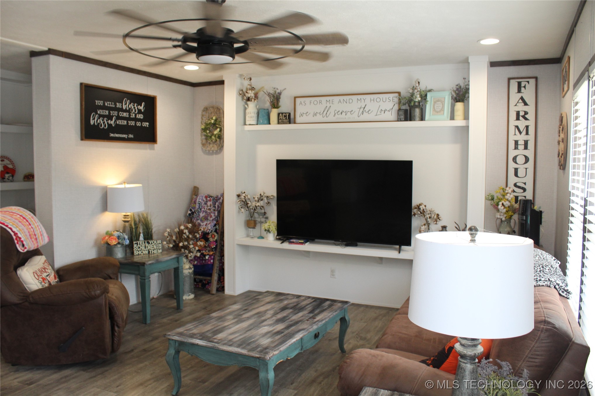 23187 Wildflower Property Photo 4