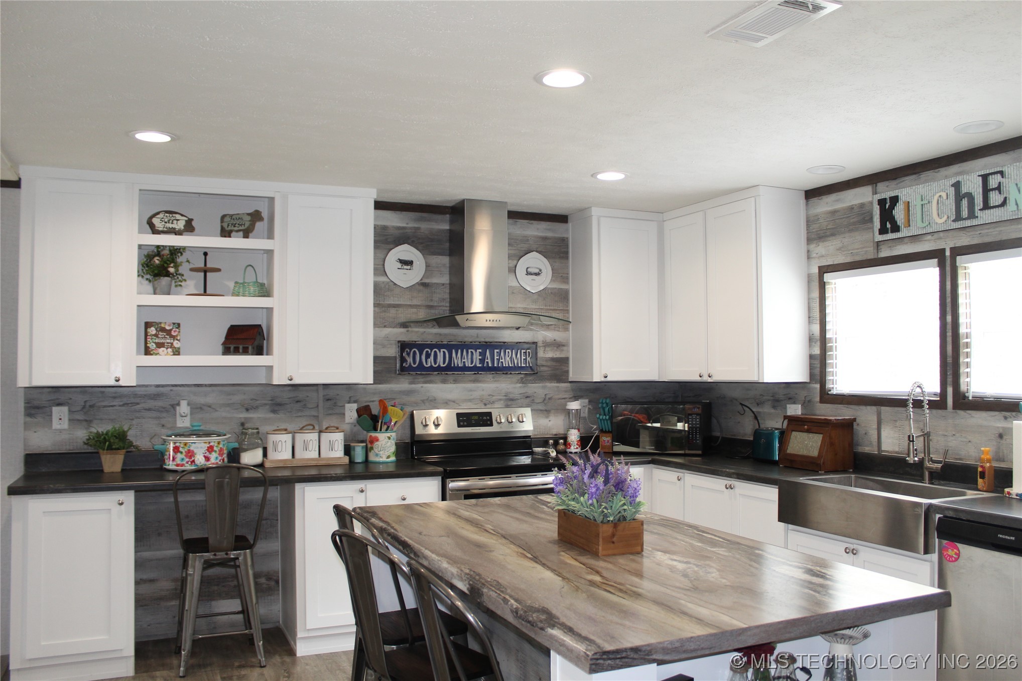 23187 Wildflower Property Photo 9