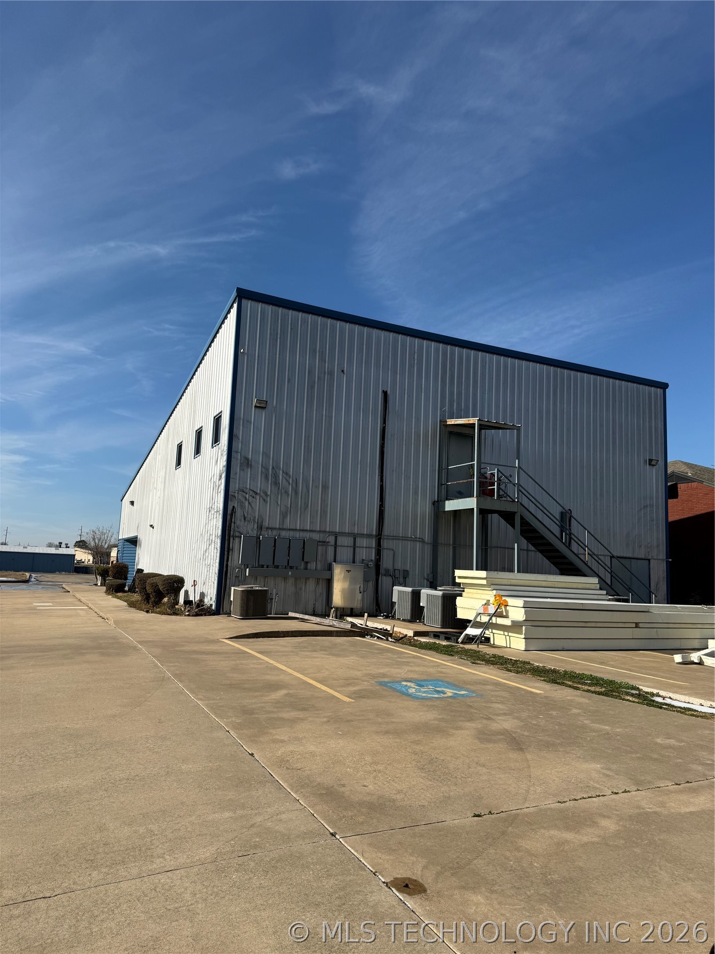 608 Bryan Property Photo 3