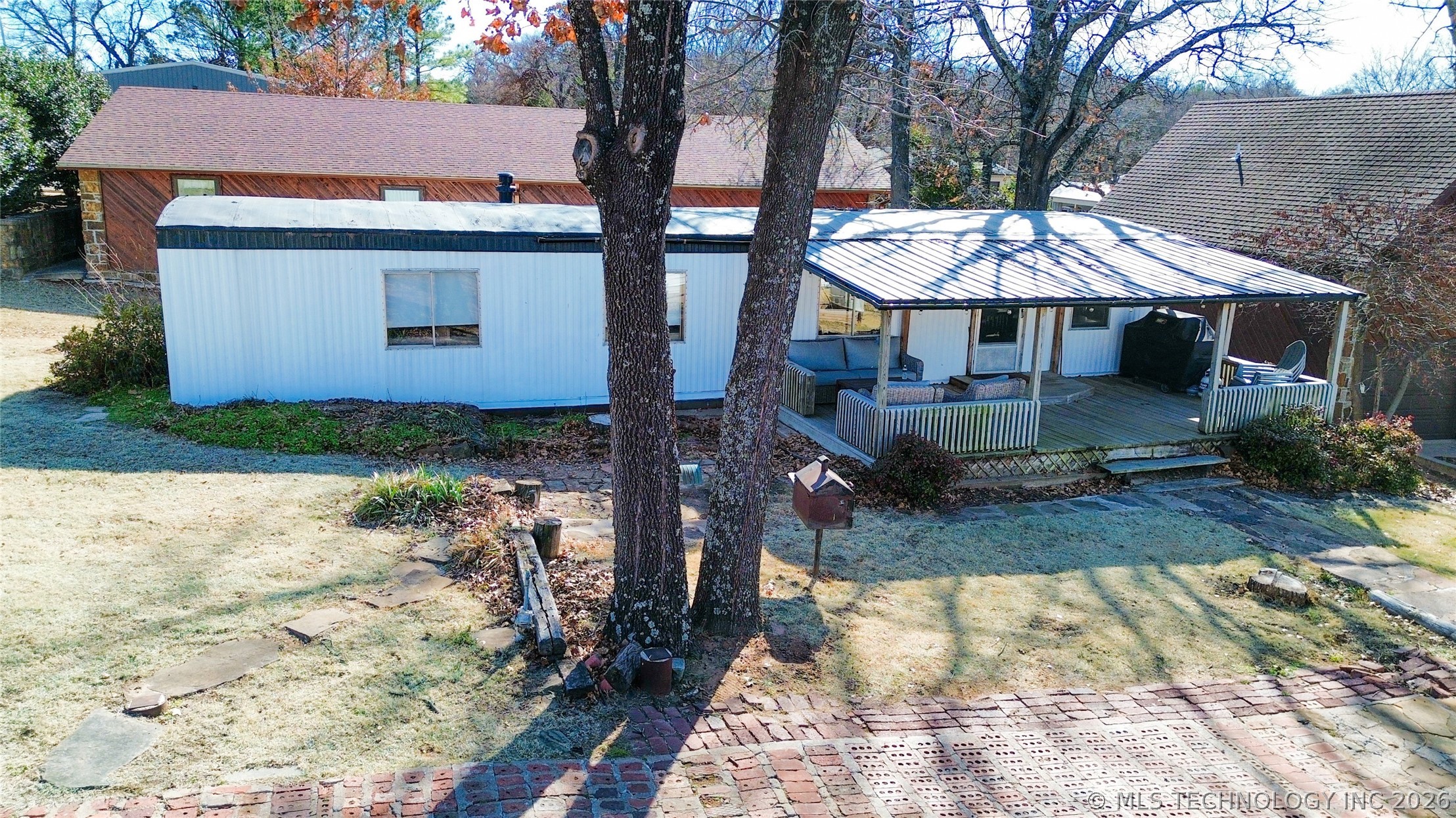 676 N Elm Street Property Photo 2