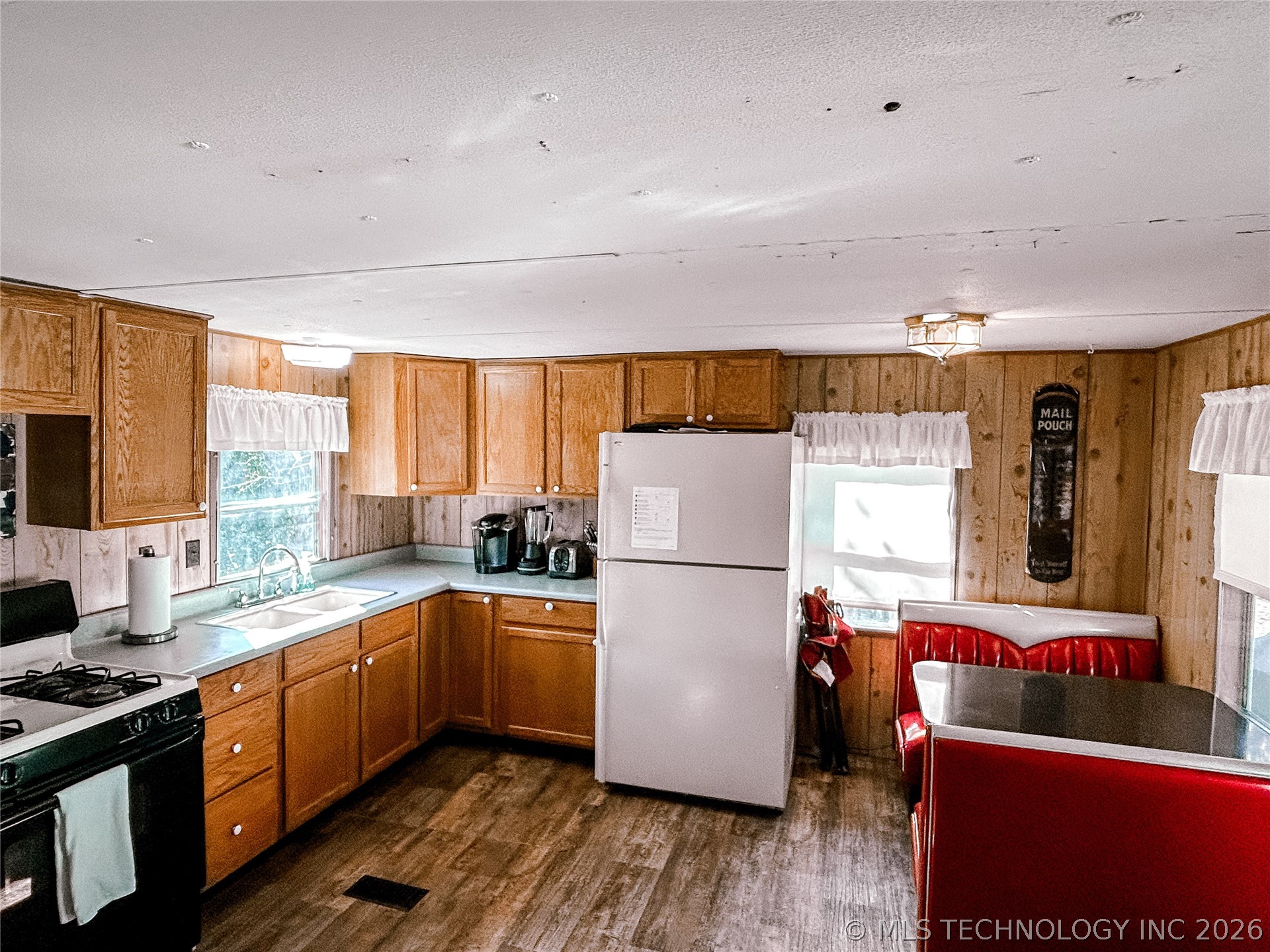 676 N Elm Street Property Photo 8