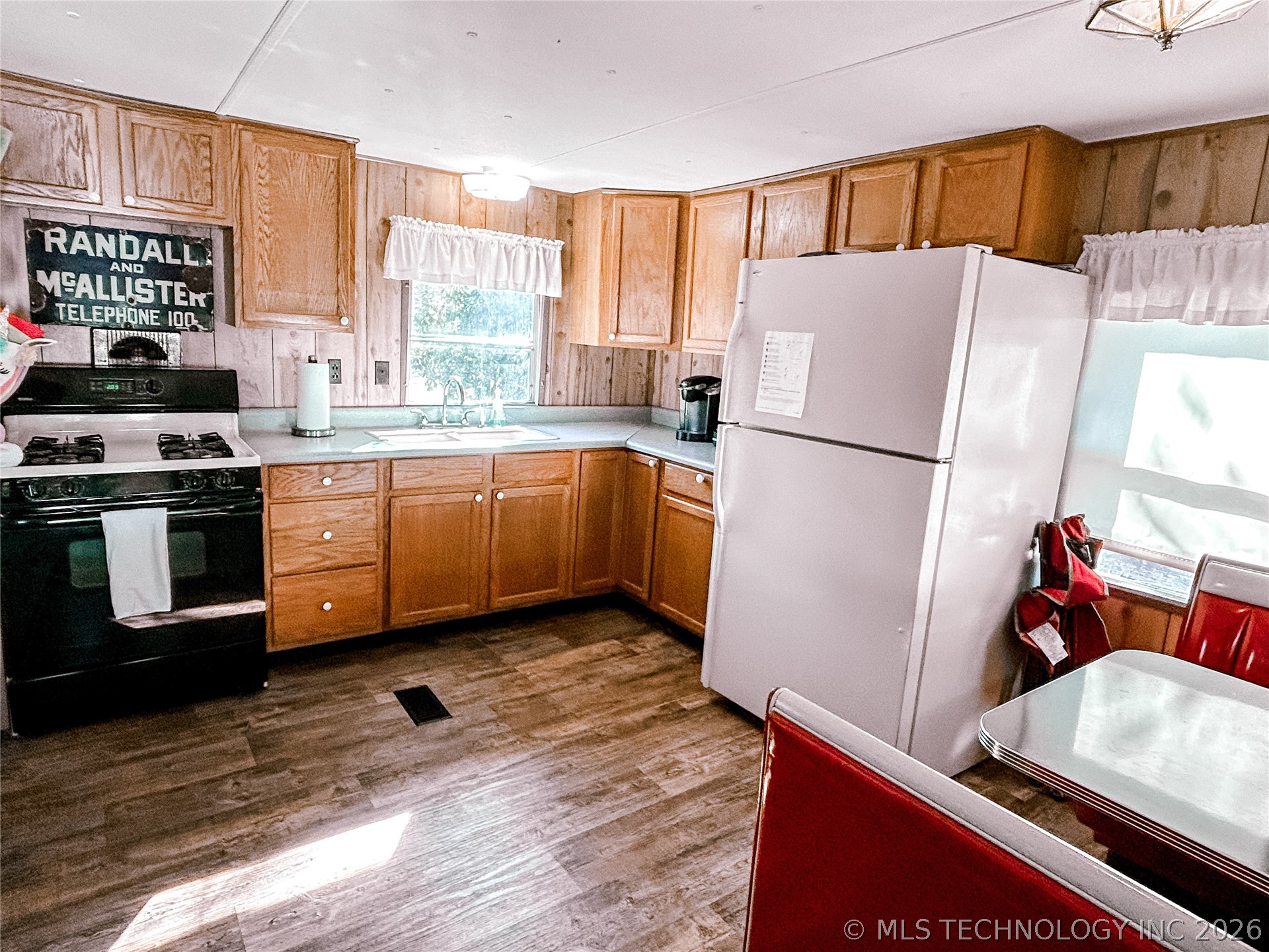 676 N Elm Street Property Photo 9