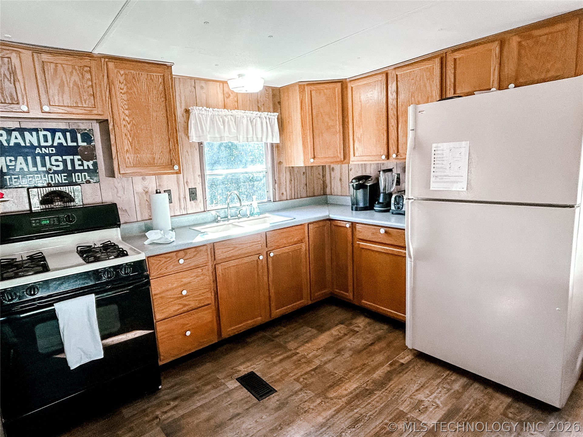 676 N Elm Street Property Photo 11