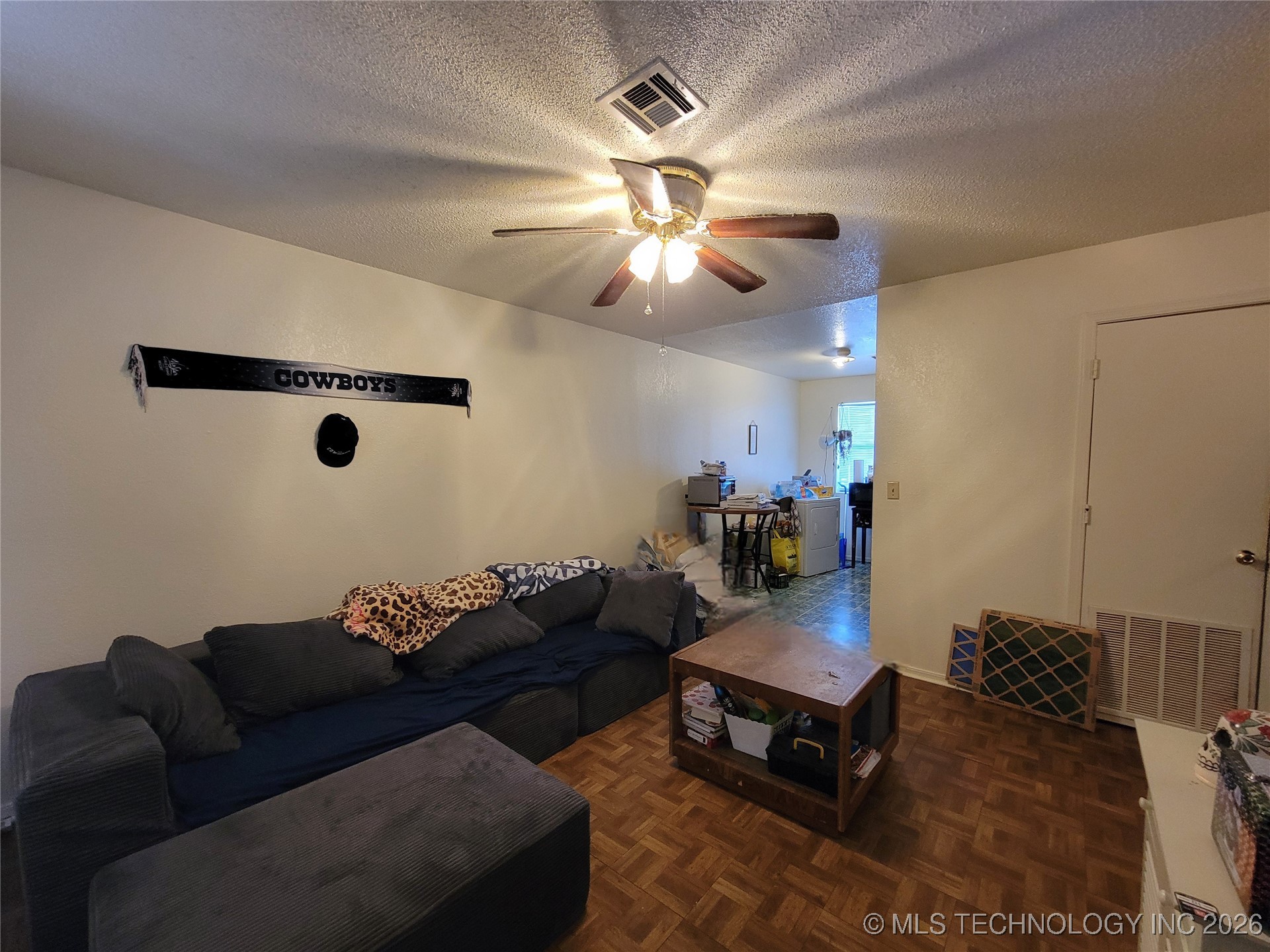 1923 N Maple Street Property Photo 4