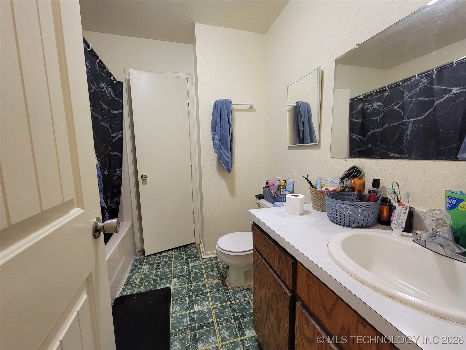 1923 N Maple Street Property Photo 6