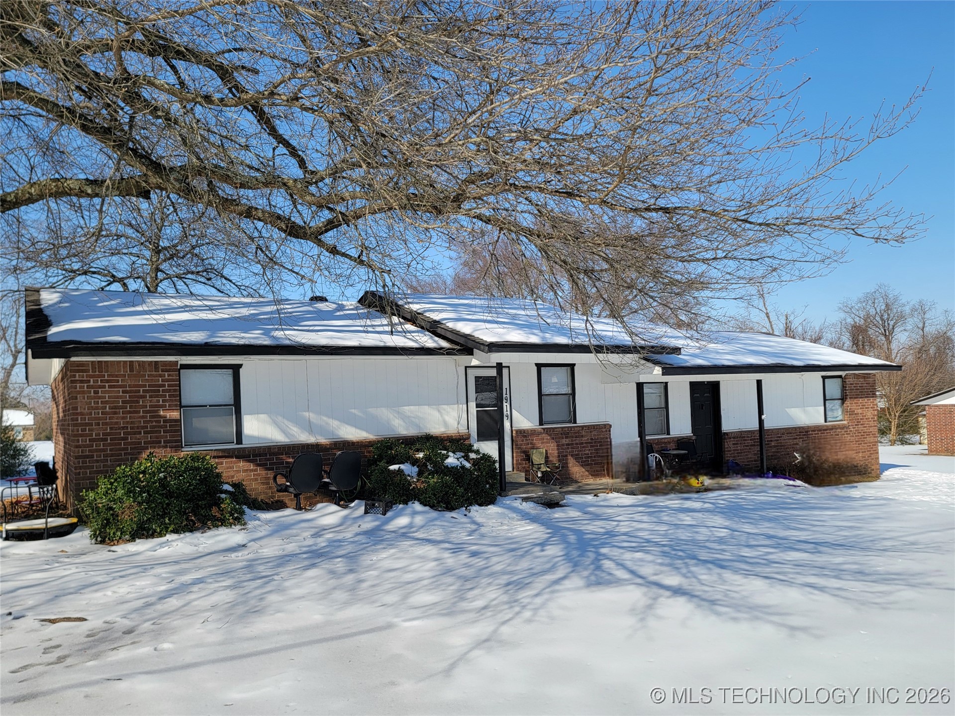 1923 N Maple Street Property Photo 10