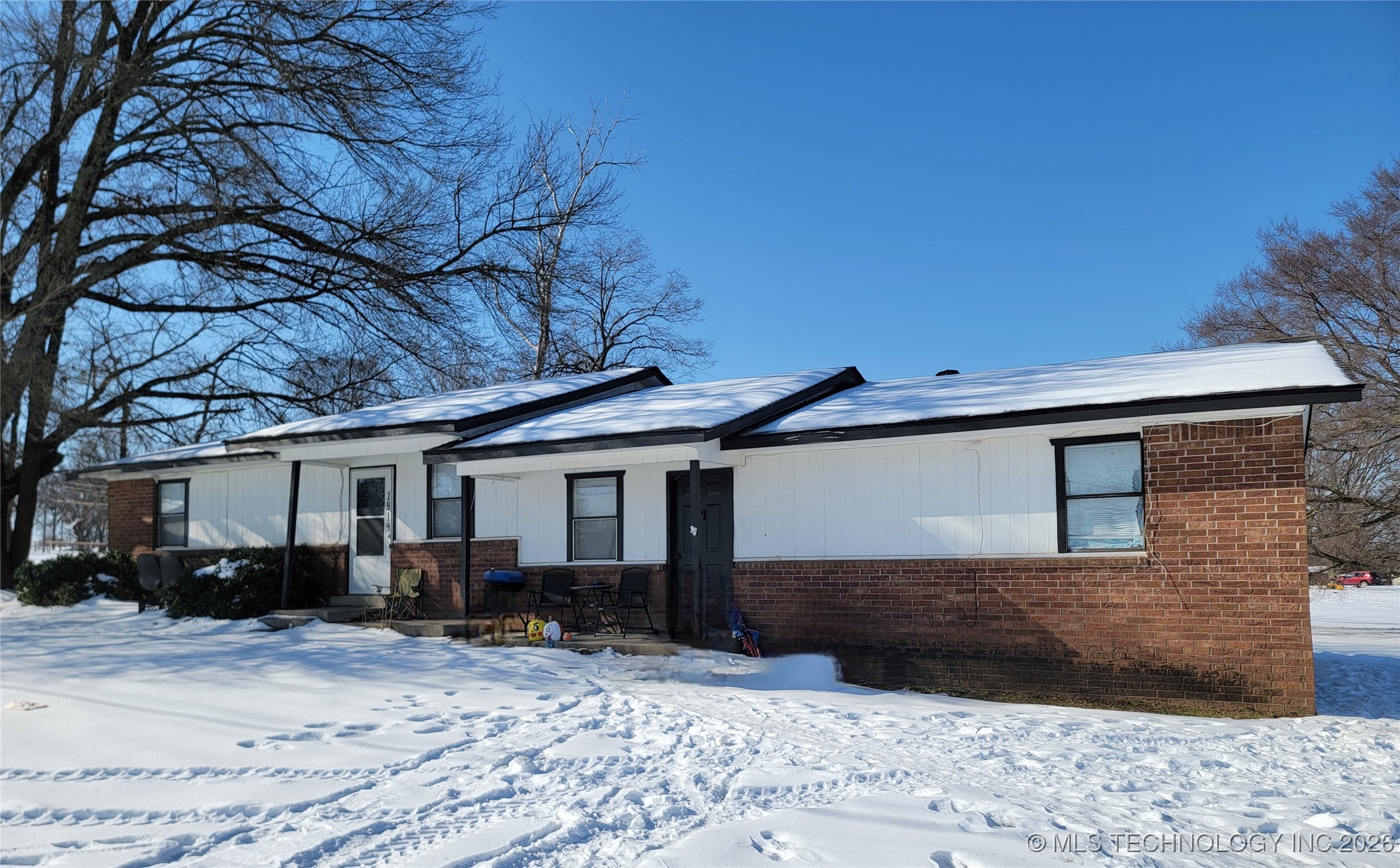 1923 N Maple Street Property Photo 11