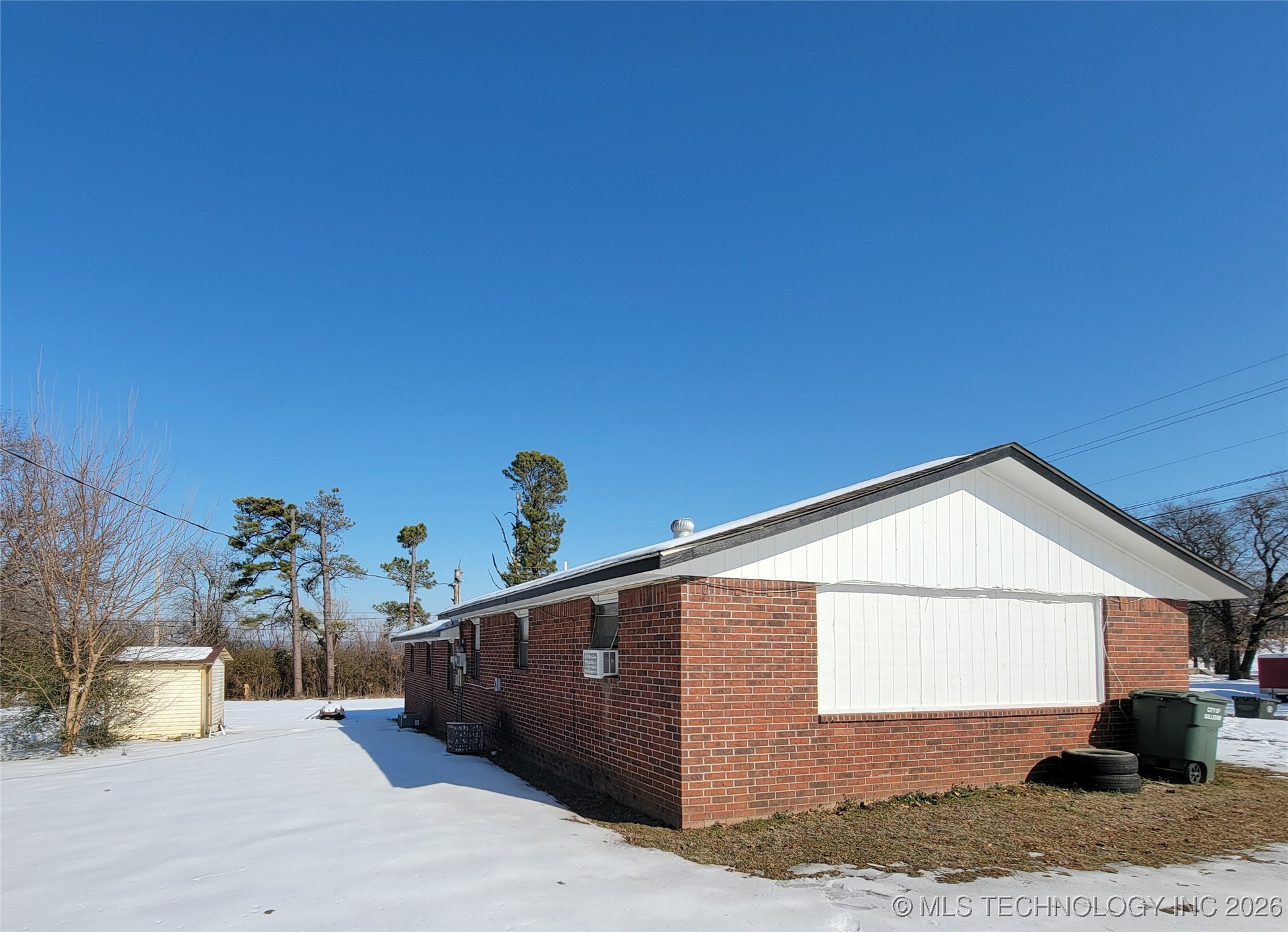 1923 N Maple Street Property Photo 13