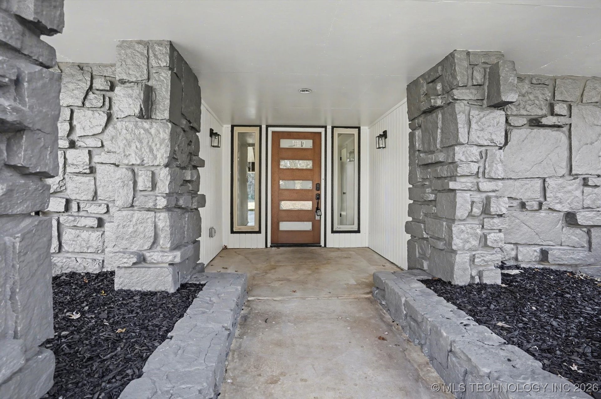 6803 S 77th East Avenue Property Photo 2