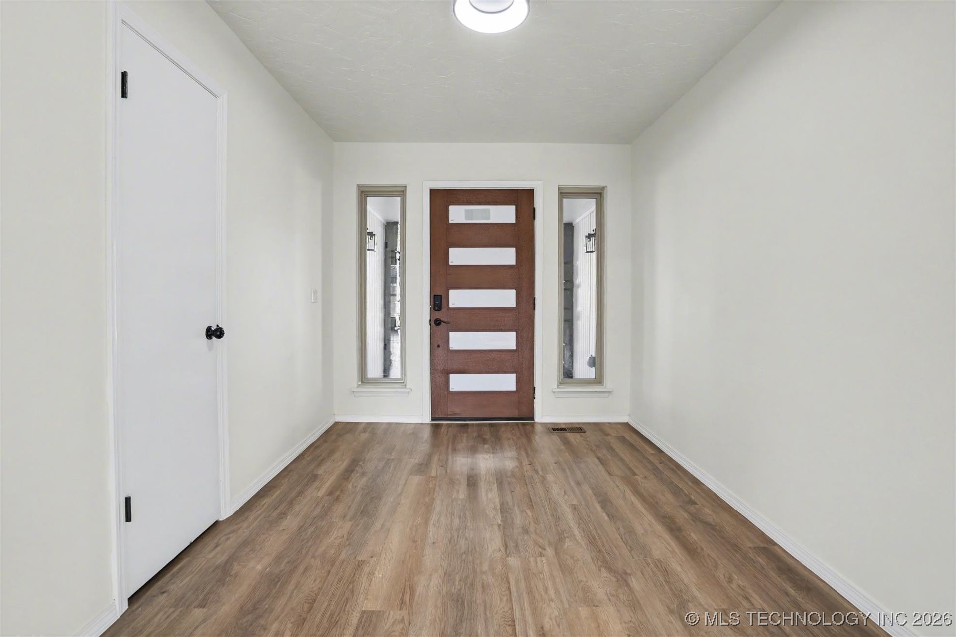 6803 S 77th East Avenue Property Photo 4