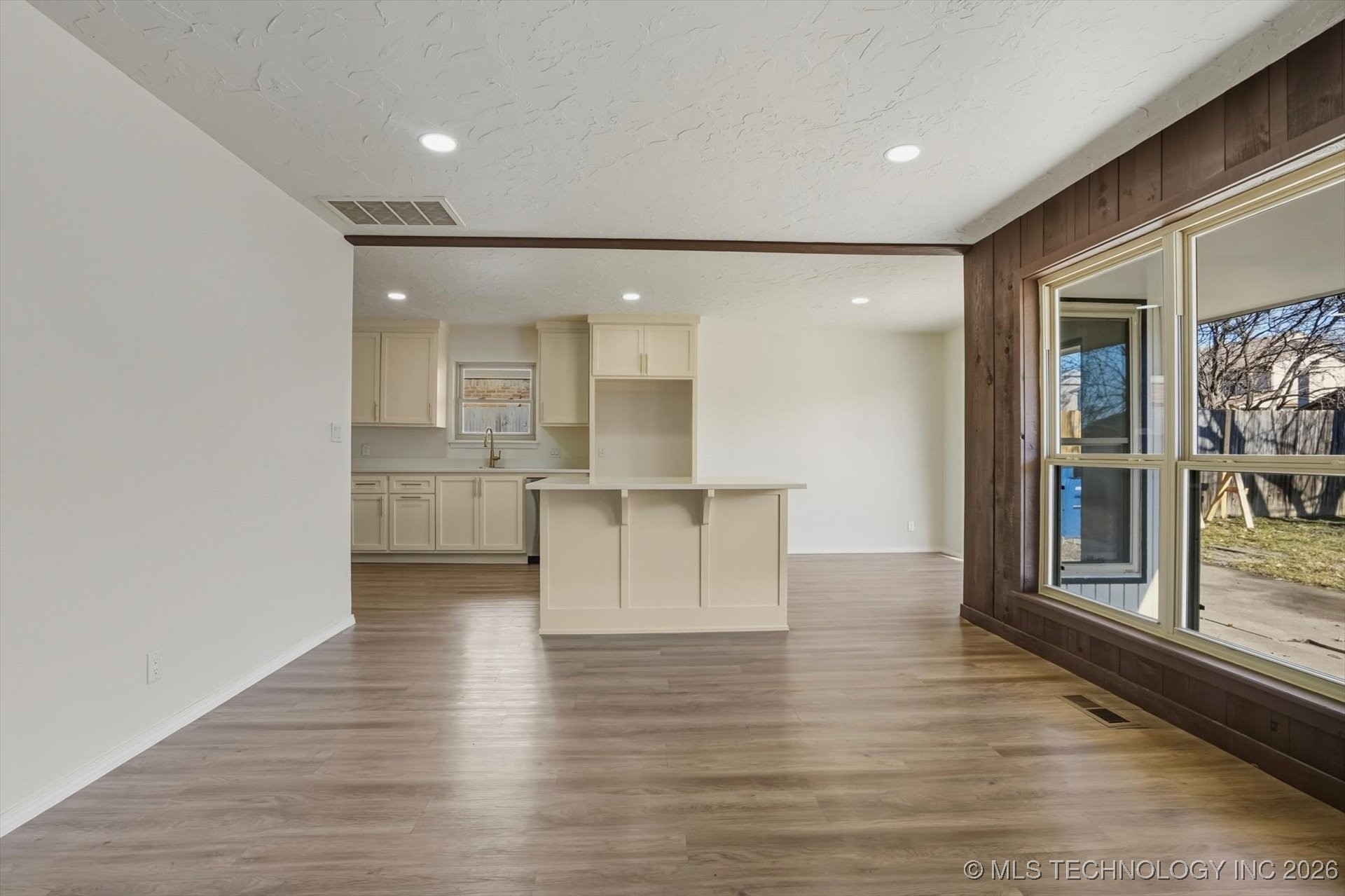 6803 S 77th East Avenue Property Photo 10