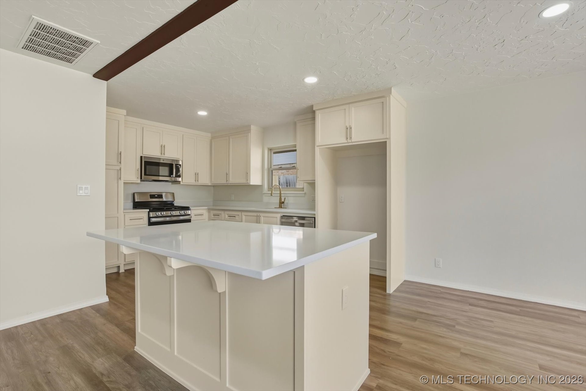 6803 S 77th East Avenue Property Photo 11