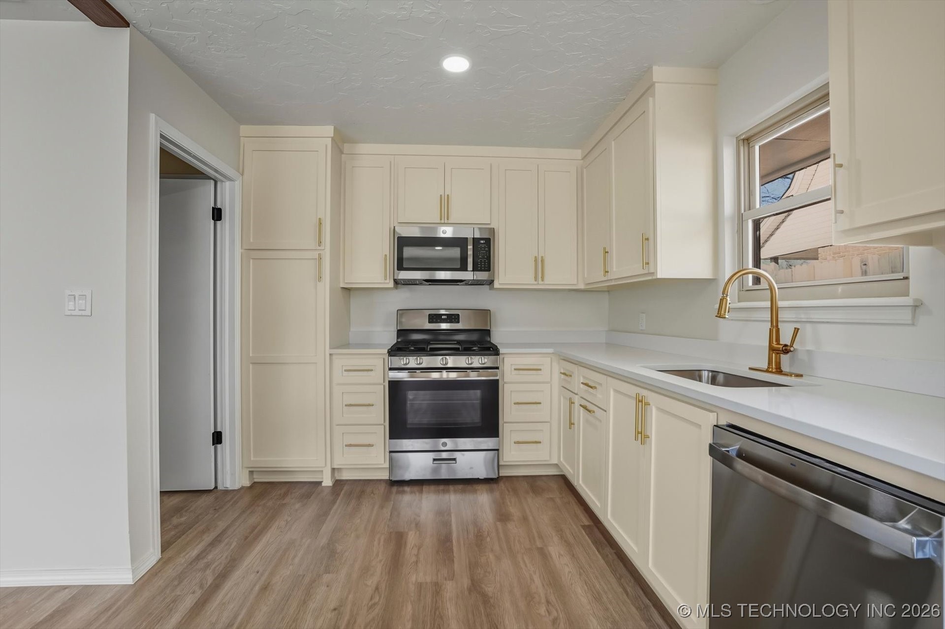 6803 S 77th East Avenue Property Photo 14