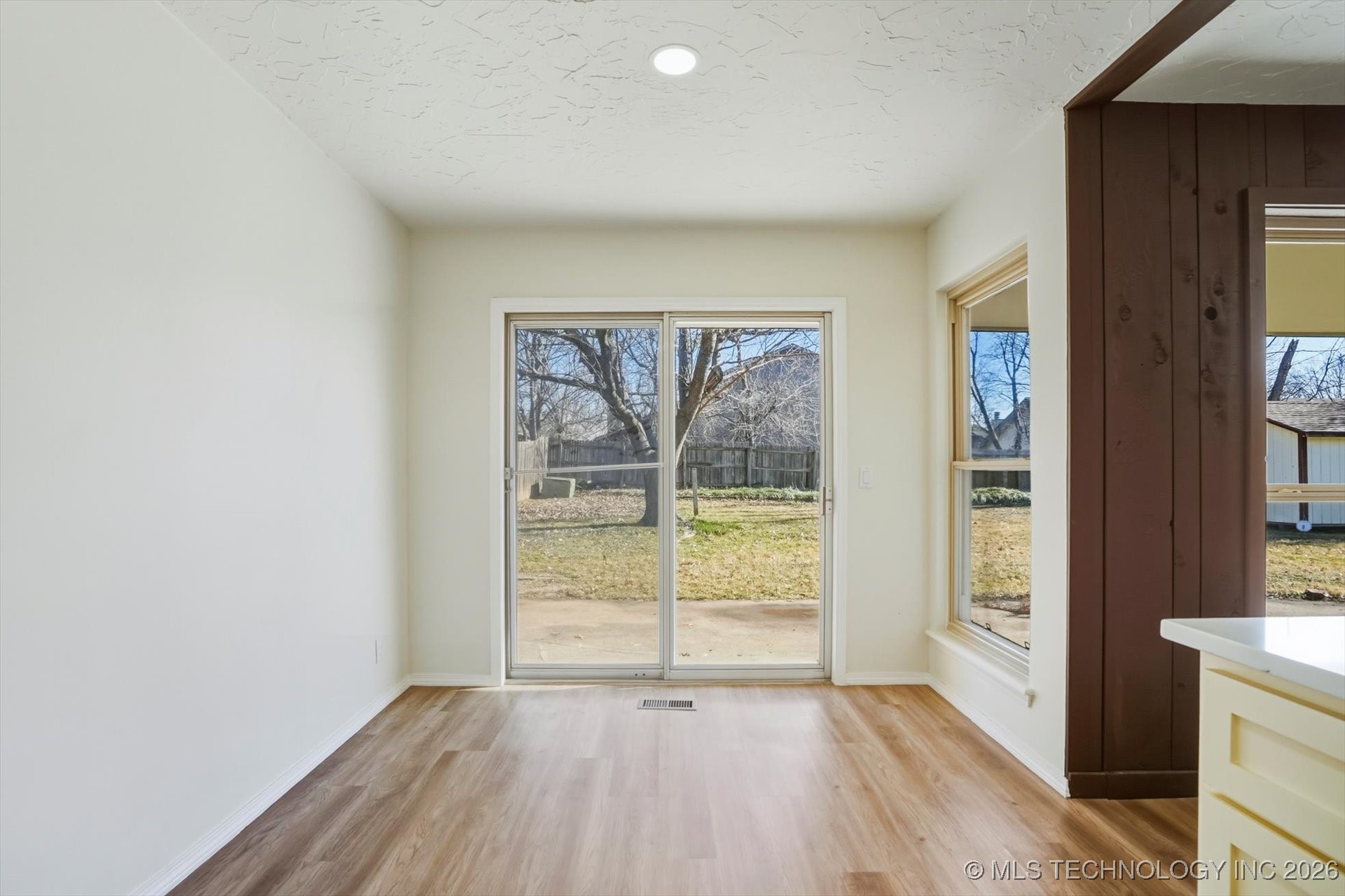 6803 S 77th East Avenue Property Photo 17