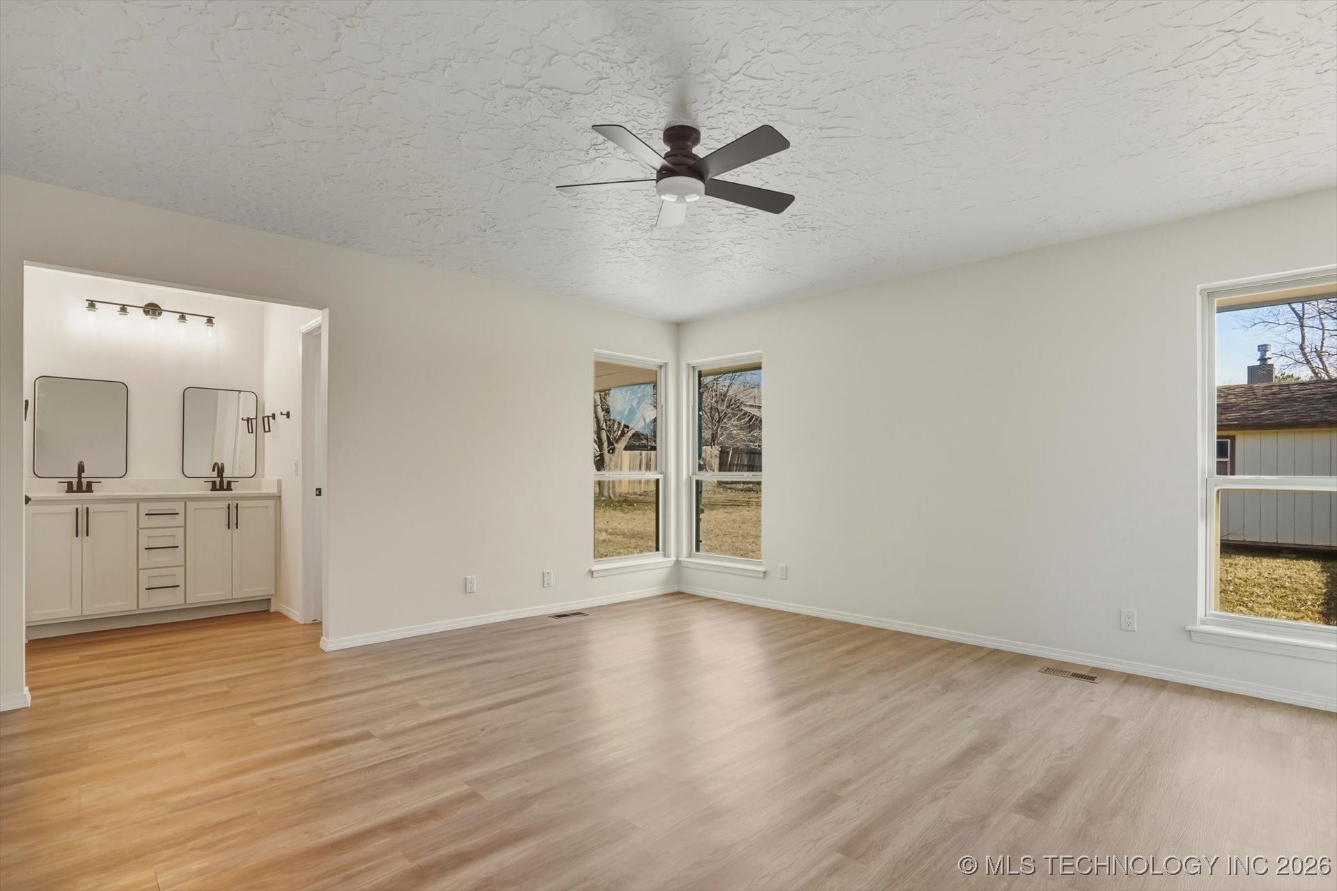 6803 S 77th East Avenue Property Photo 19