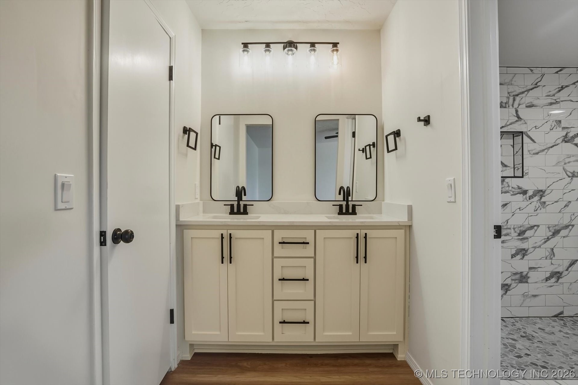 6803 S 77th East Avenue Property Photo 21