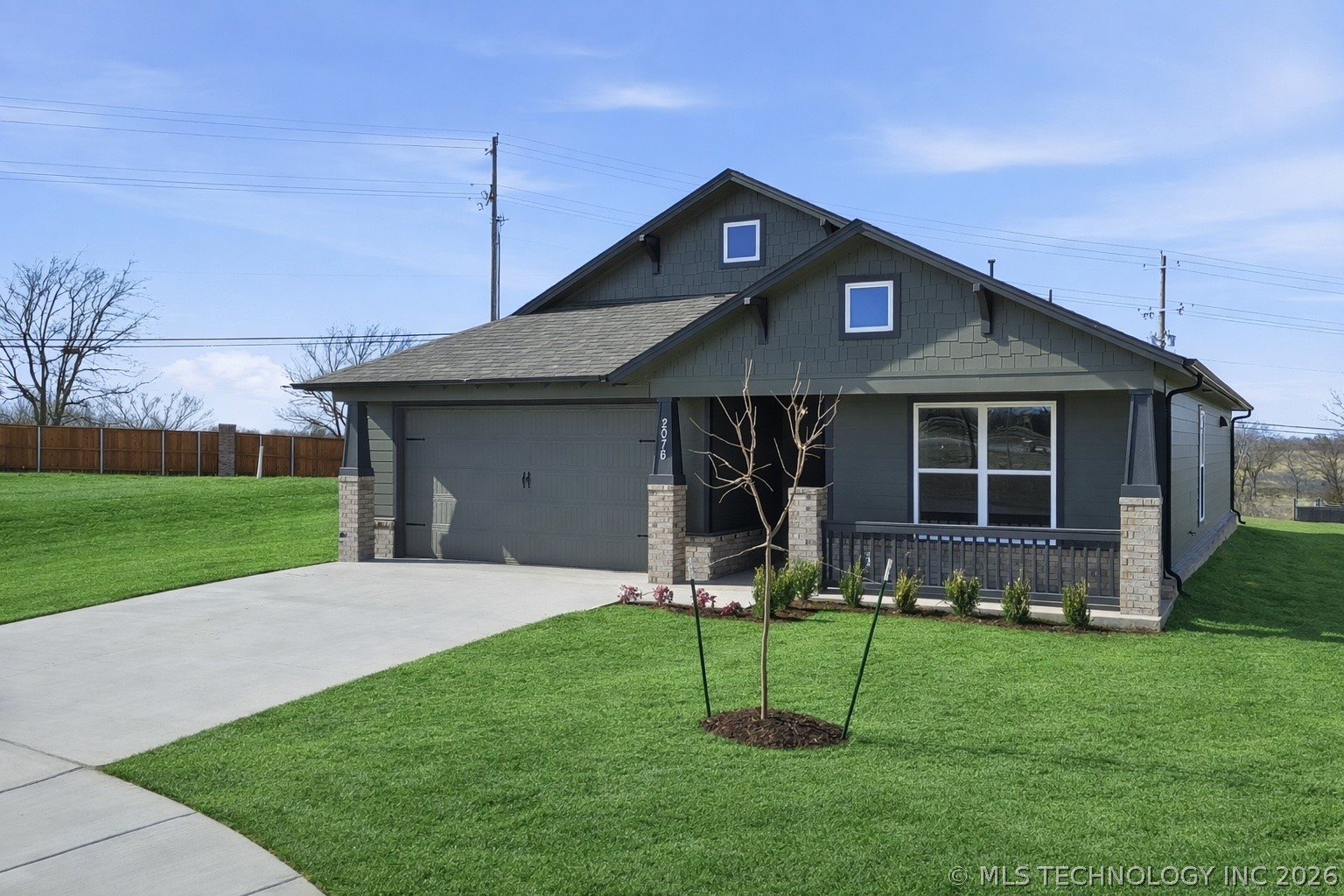 2076 W Berkeley Street Property Photo 2