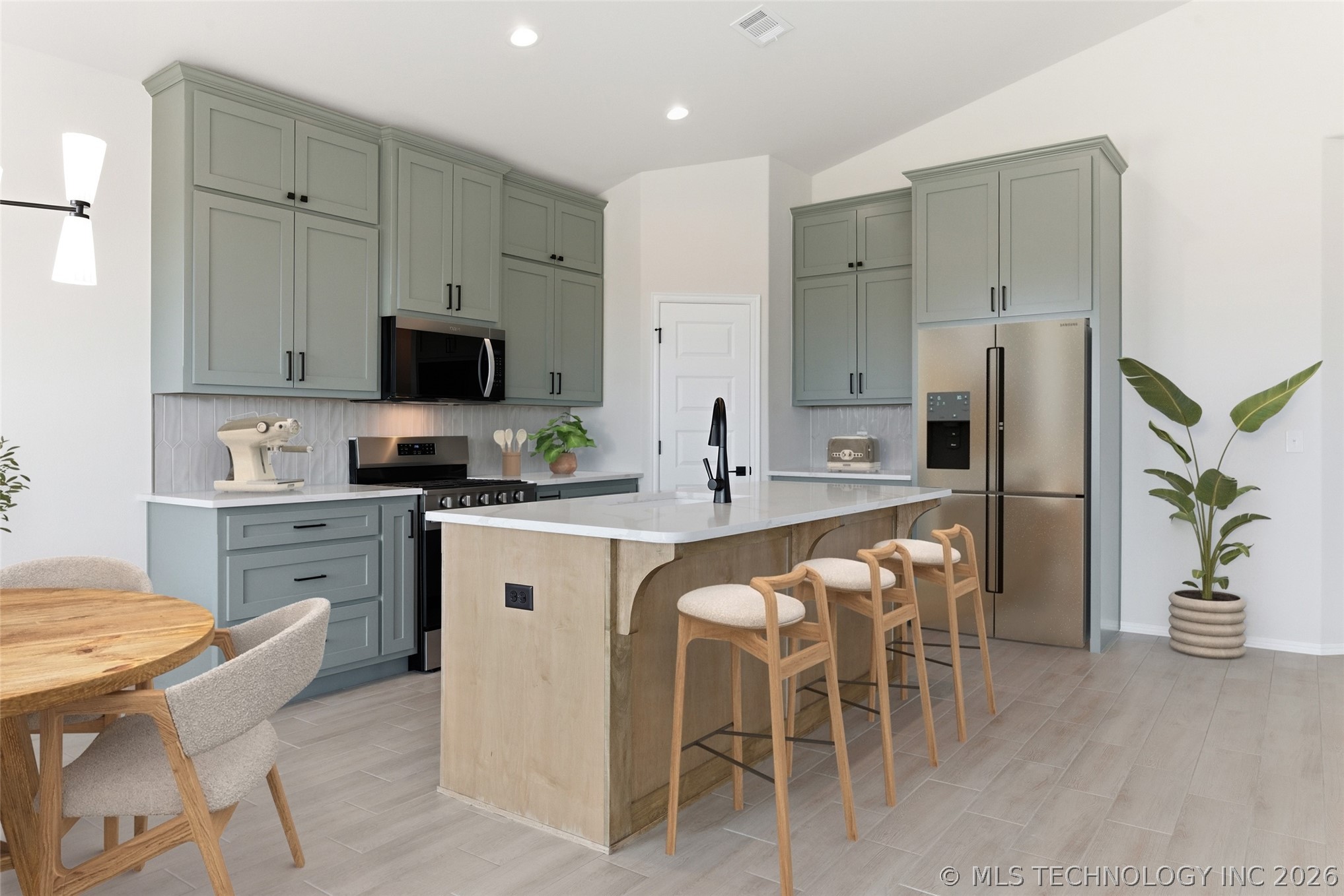 2076 W Berkeley Street Property Photo 14