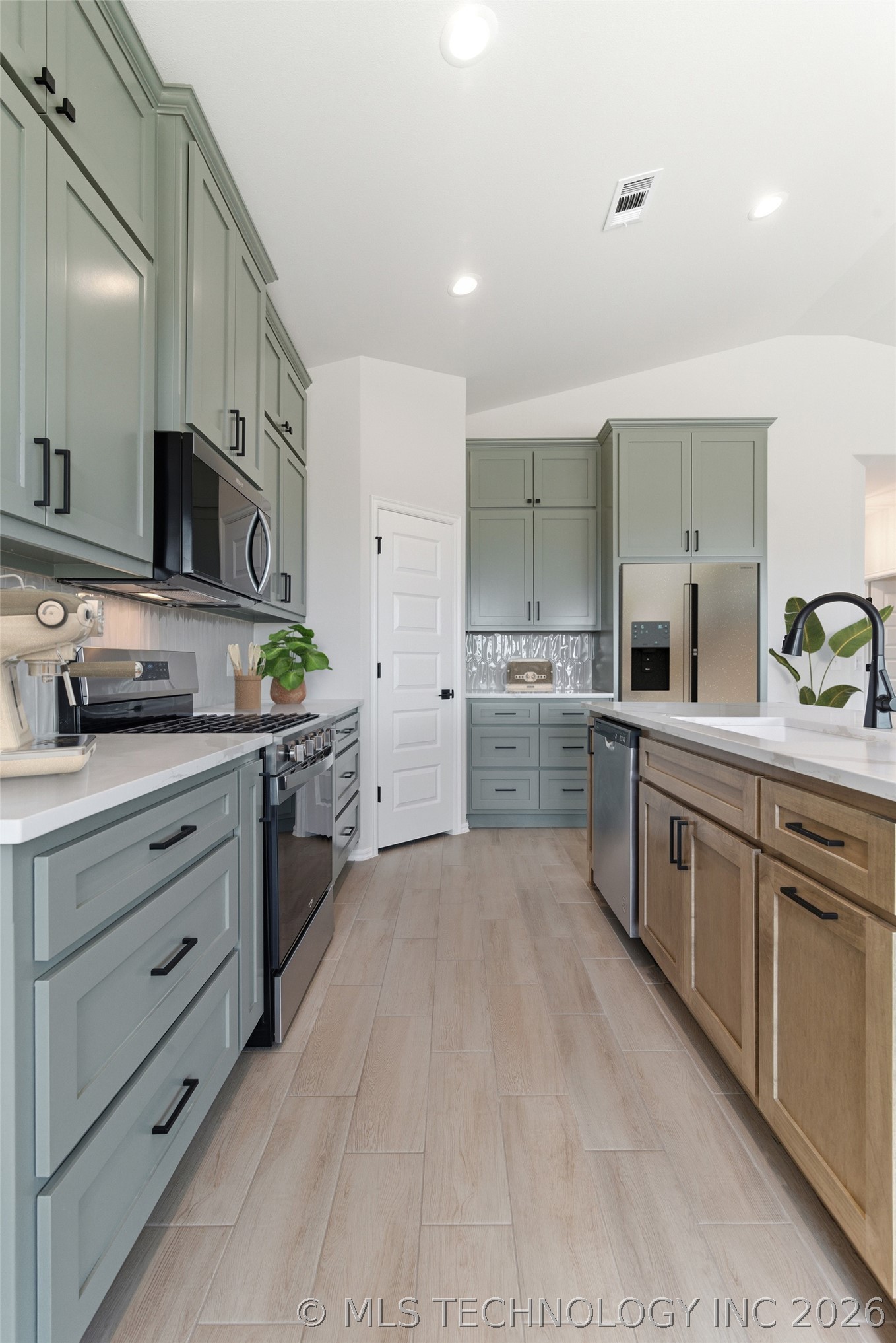 2076 W Berkeley Street Property Photo 15