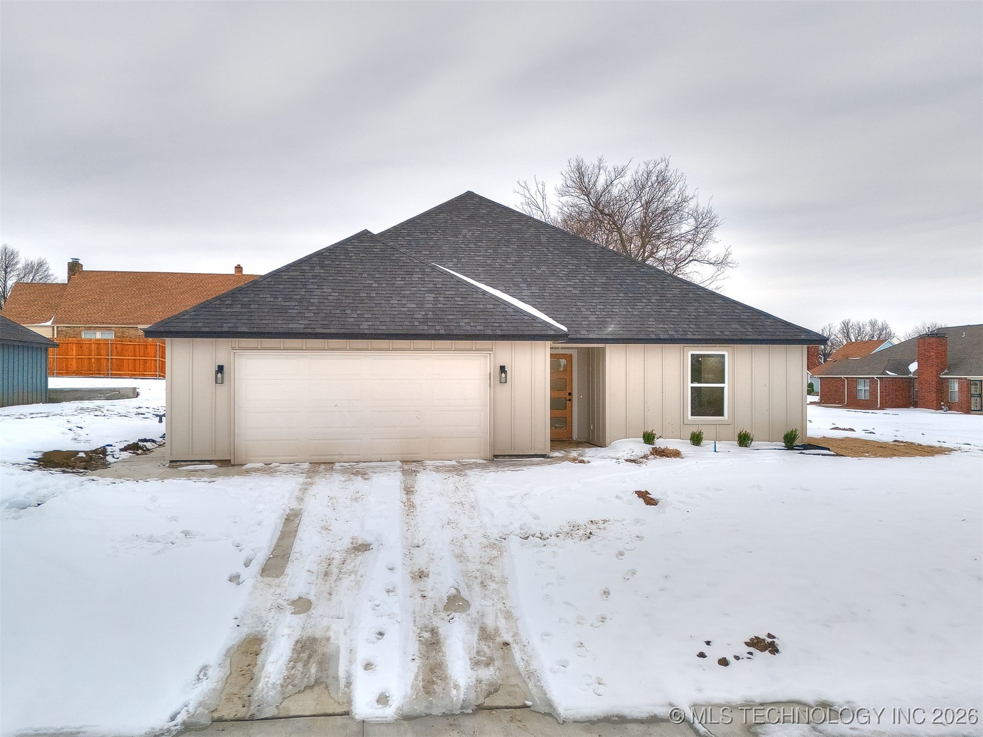 726 E 38th Street N Property Photo 2