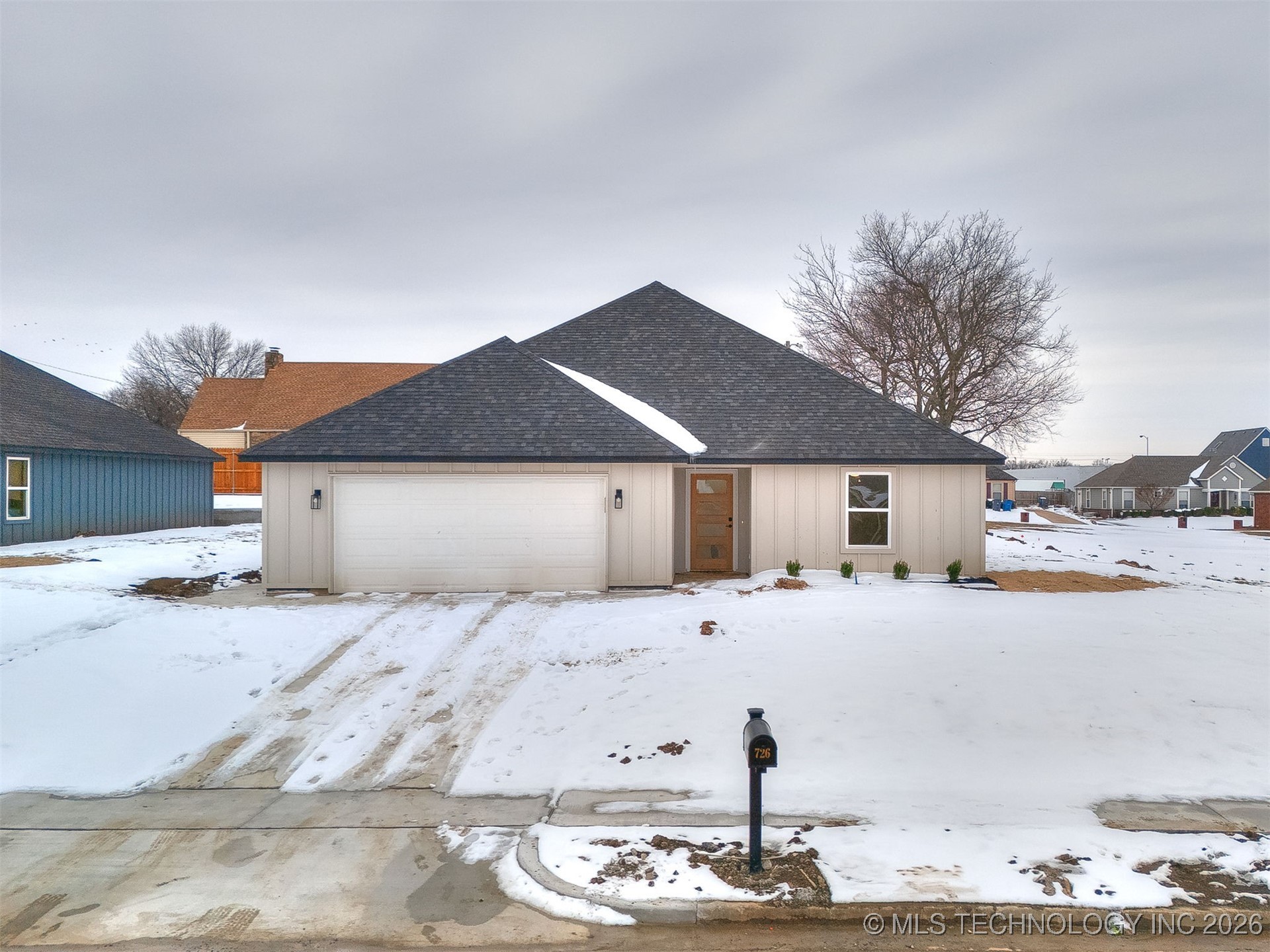 726 E 38th Street N Property Photo 3