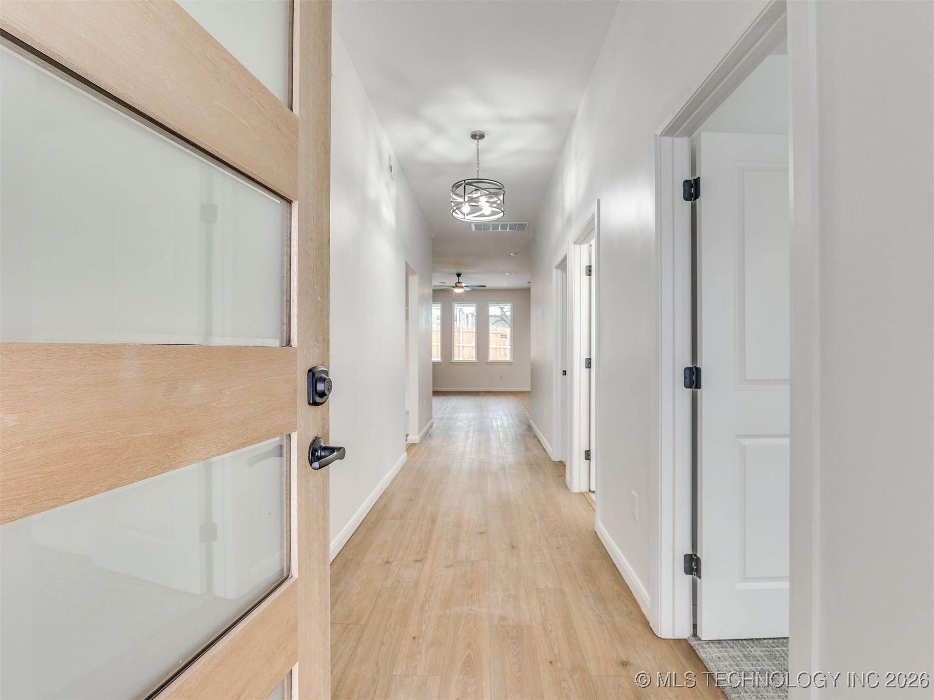 726 E 38th Street N Property Photo 4