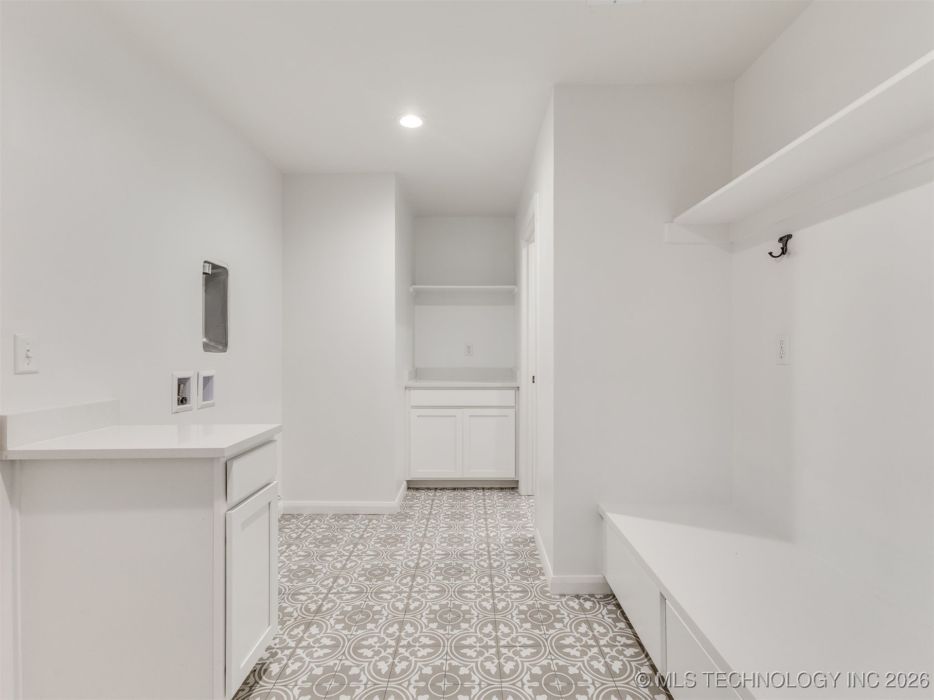 726 E 38th Street N Property Photo 6