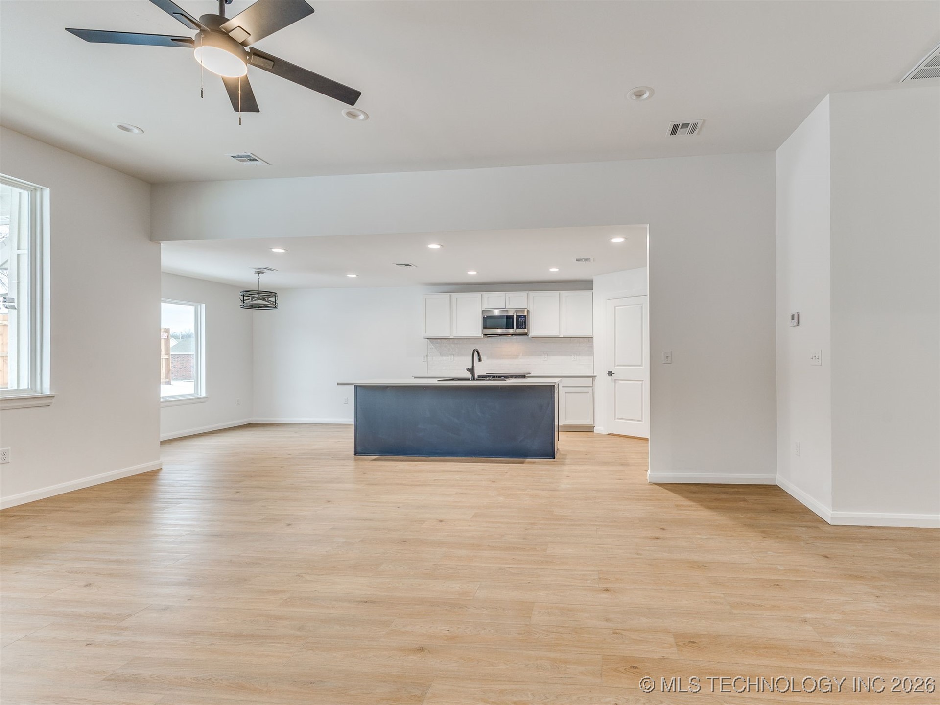 726 E 38th Street N Property Photo 9