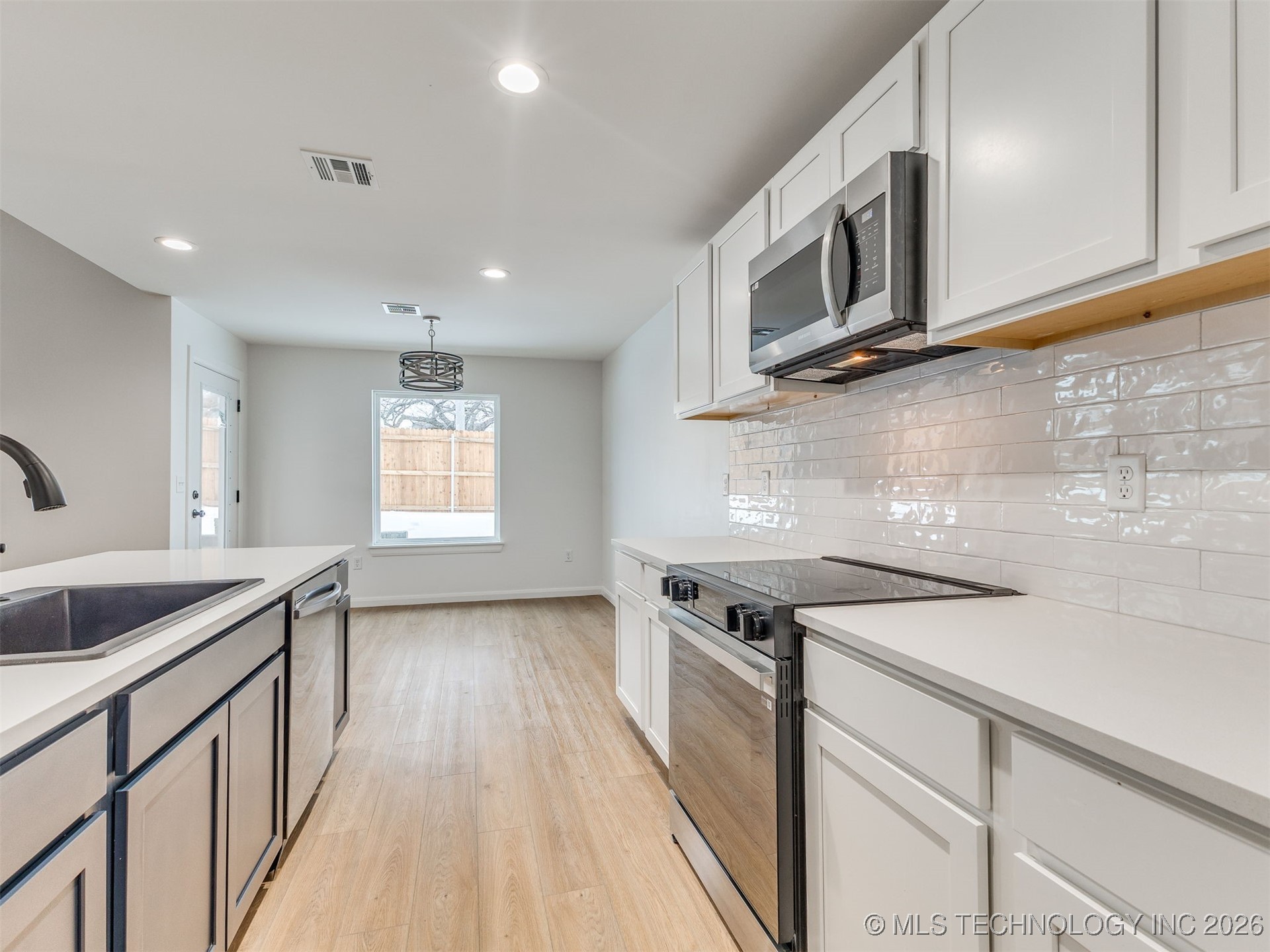 726 E 38th Street N Property Photo 12