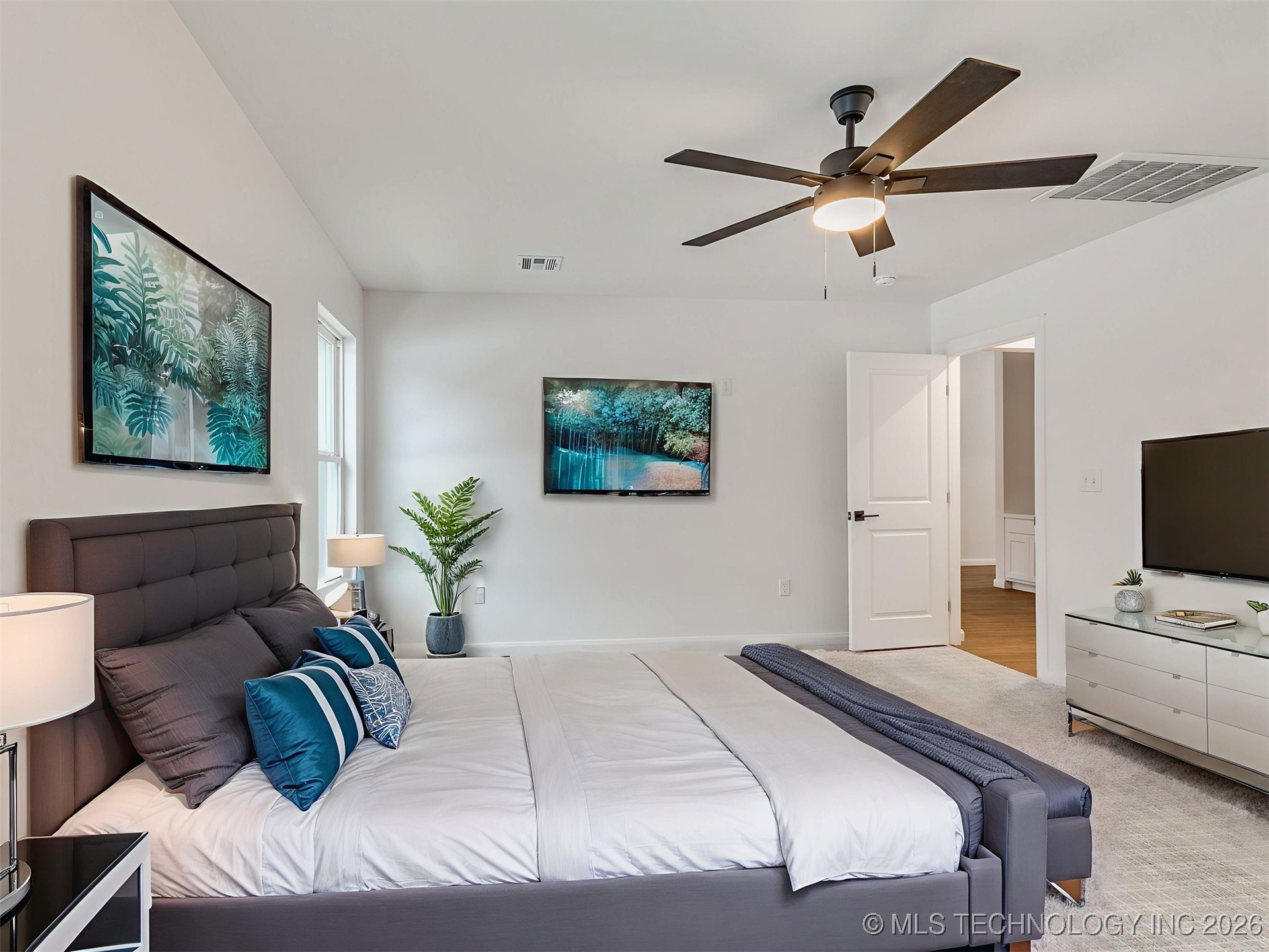 726 E 38th Street N Property Photo 15