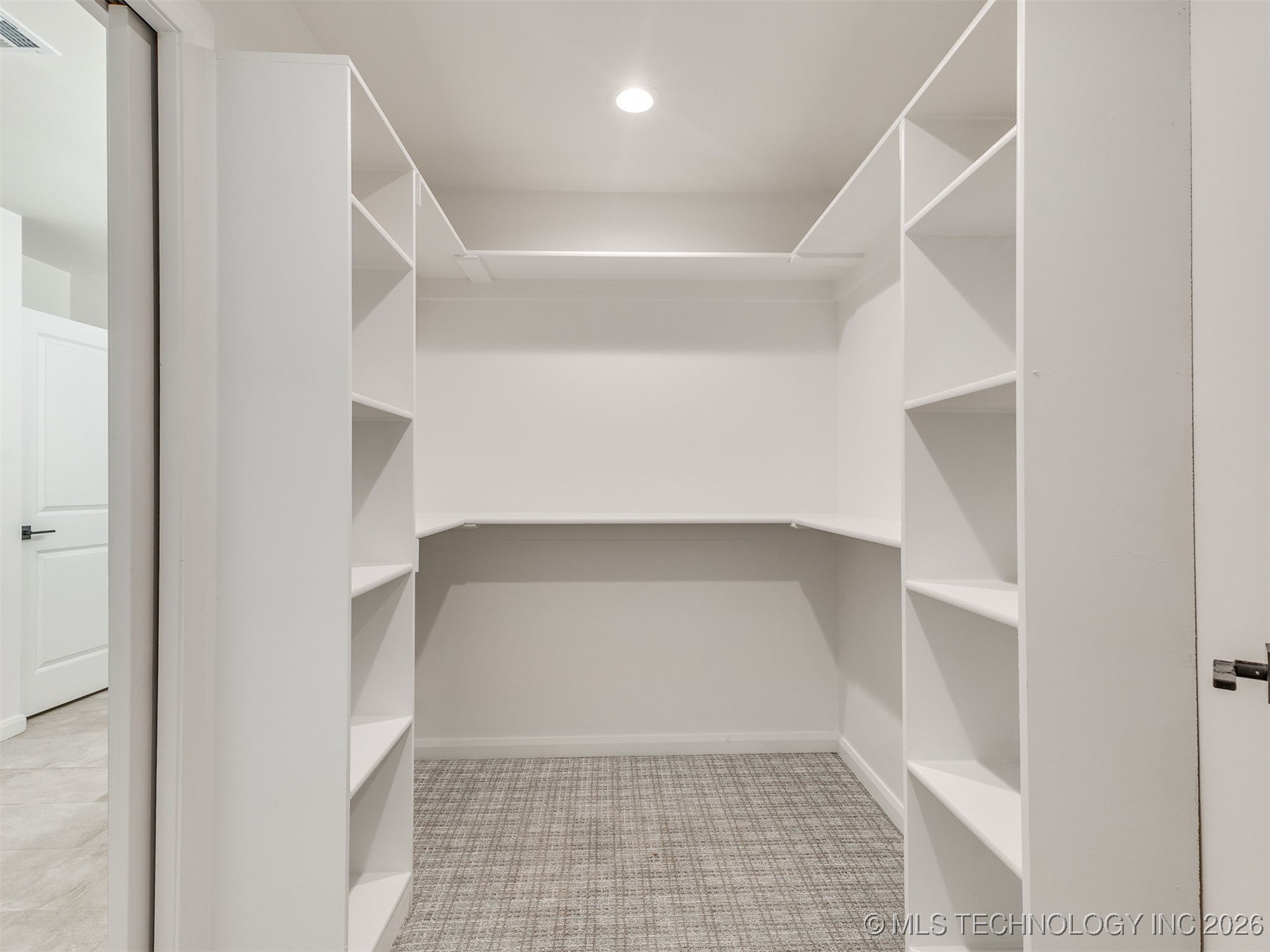 726 E 38th Street N Property Photo 17