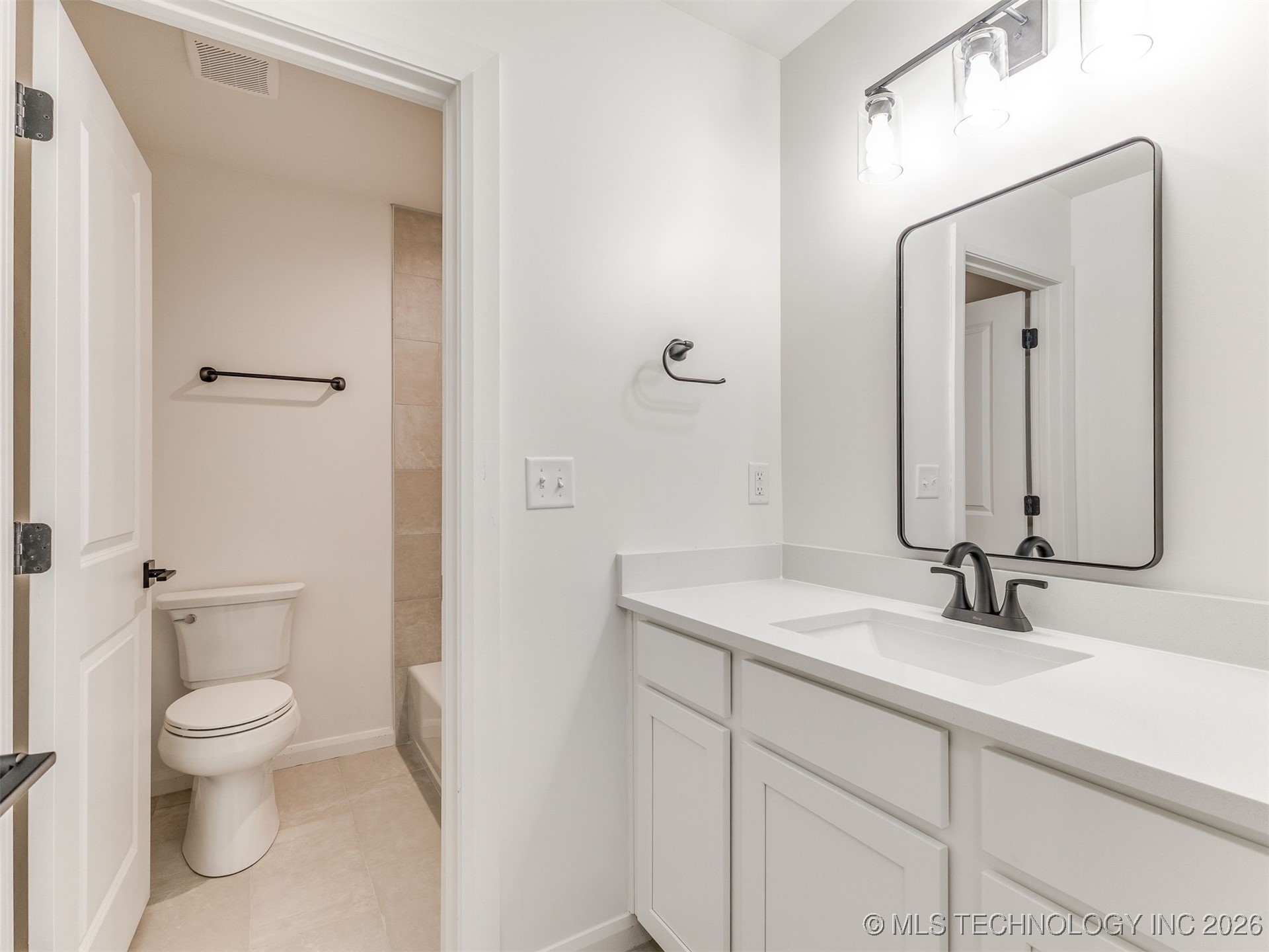 726 E 38th Street N Property Photo 21